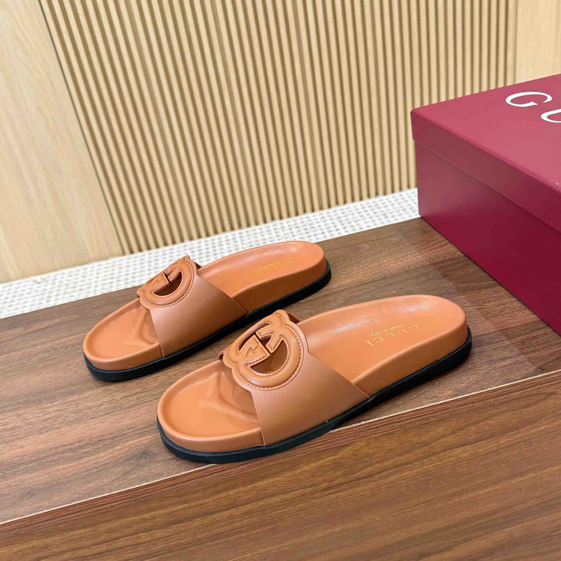 Gucci Women's Interlocking G Slide Sandal - DopestKickz