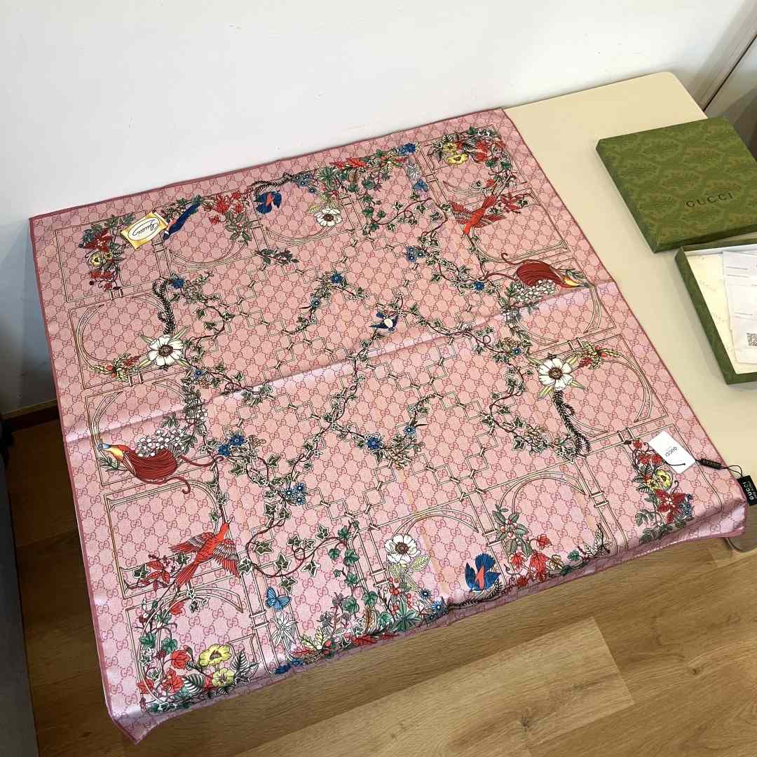 Gucci Printed Silk Carré - DopestKickz