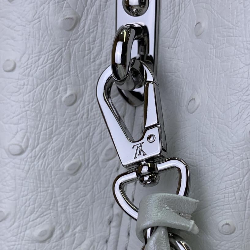 Louis Vuitton Capucines BB   M48865  16.3 x 11 x 6.5 cm - DopestKickz