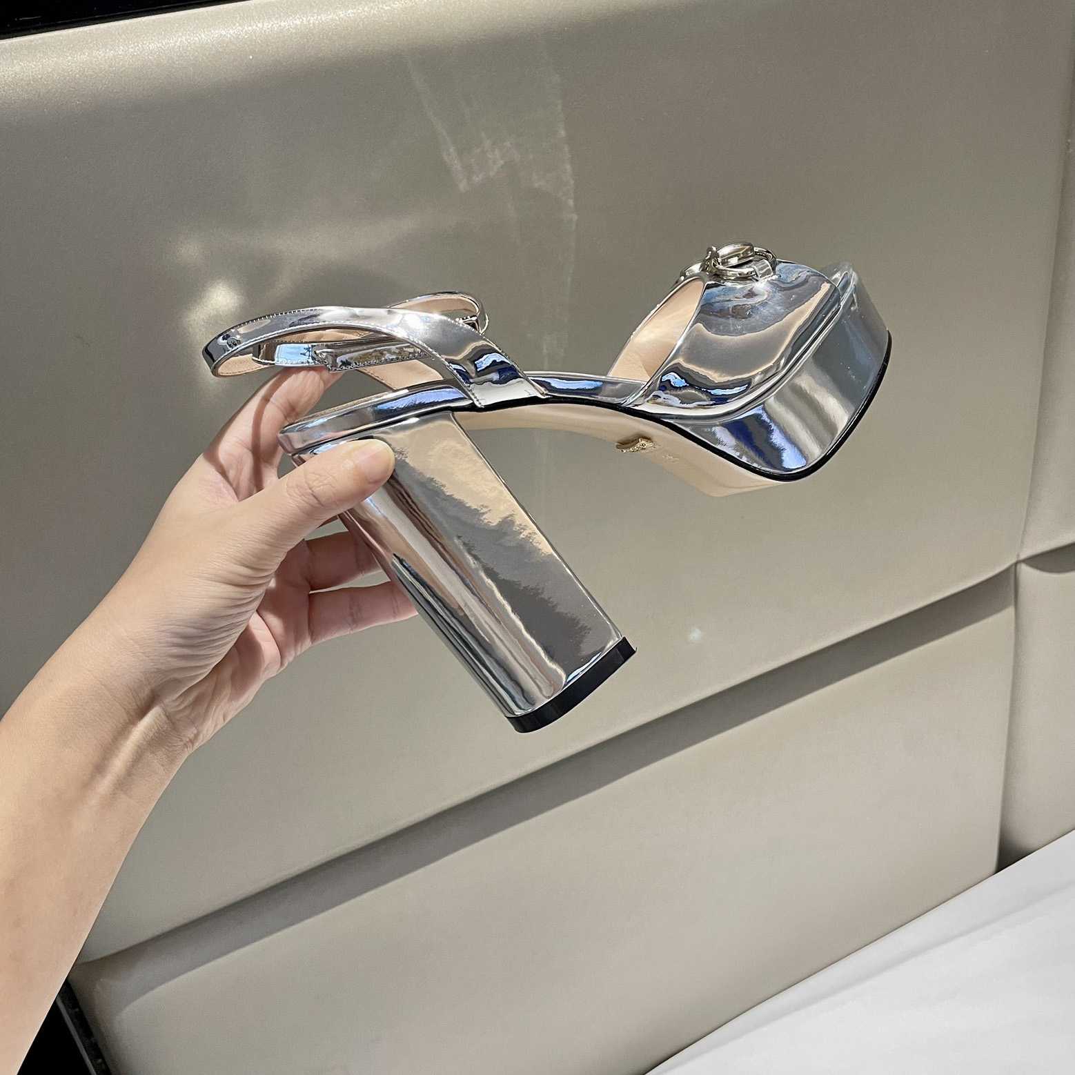 Gucci Silver Leather Sandals    11cm - DopestKickz