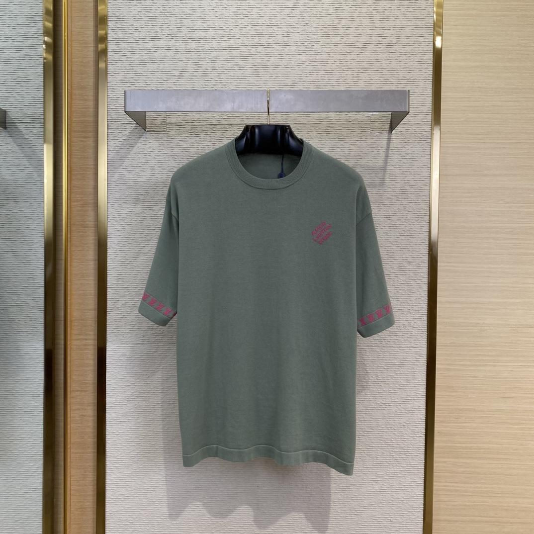 Louis Vuitton Short-Sleeved Signature Crewneck  1AHUUW - DopestKickz