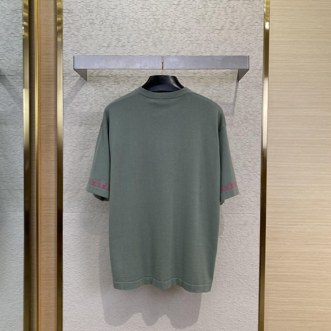 Louis Vuitton Short-Sleeved Signature Crewneck  1AHUUW - DopestKickz