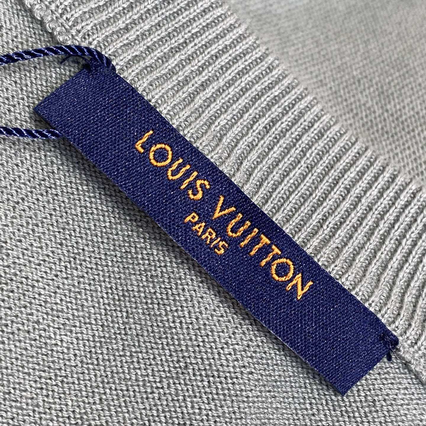 Louis Vuitton Short-Sleeved Signature Crewneck  1AHUUW - DopestKickz