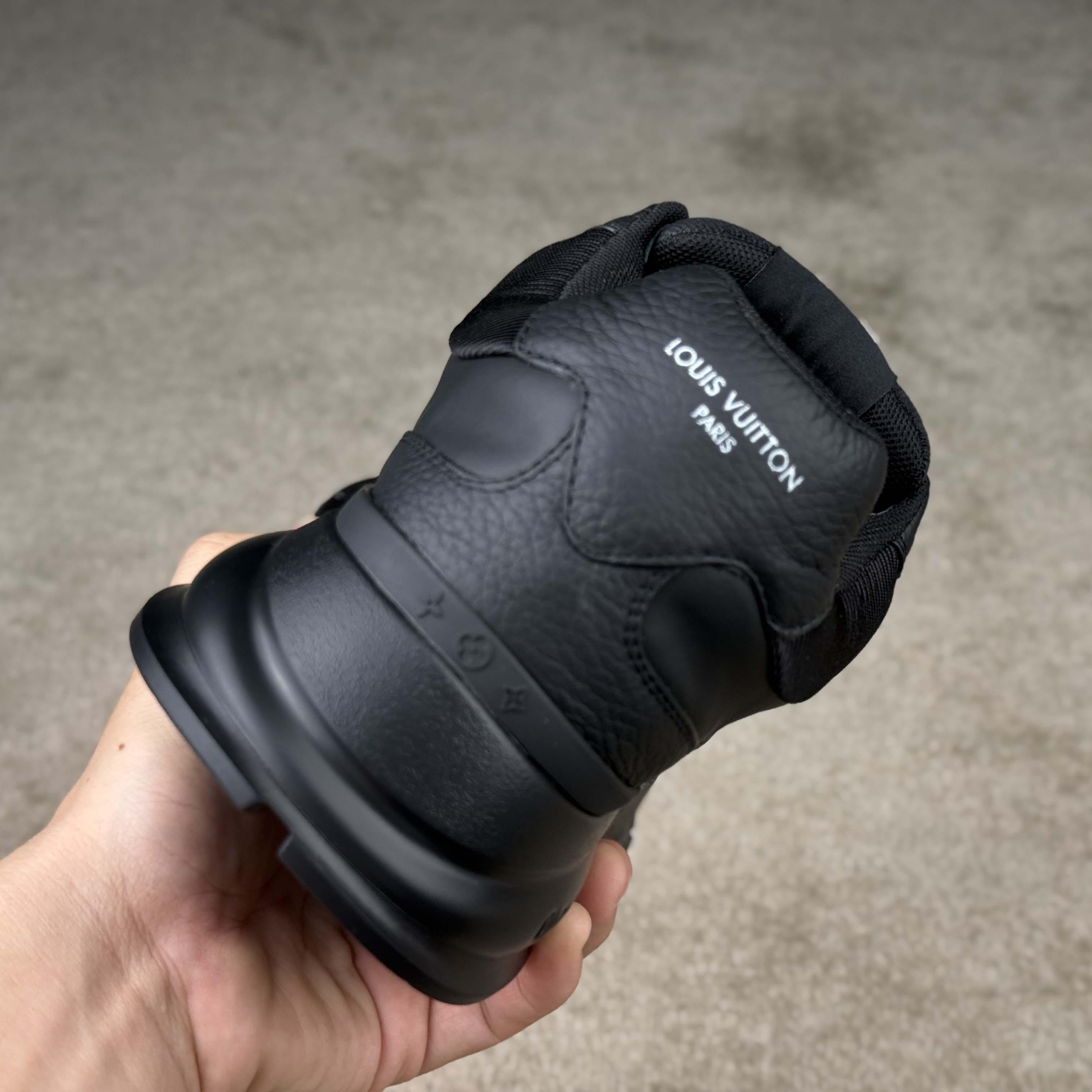 Louis Vuitton LV Classic Sneaker   1AHST3 - DopestKickz