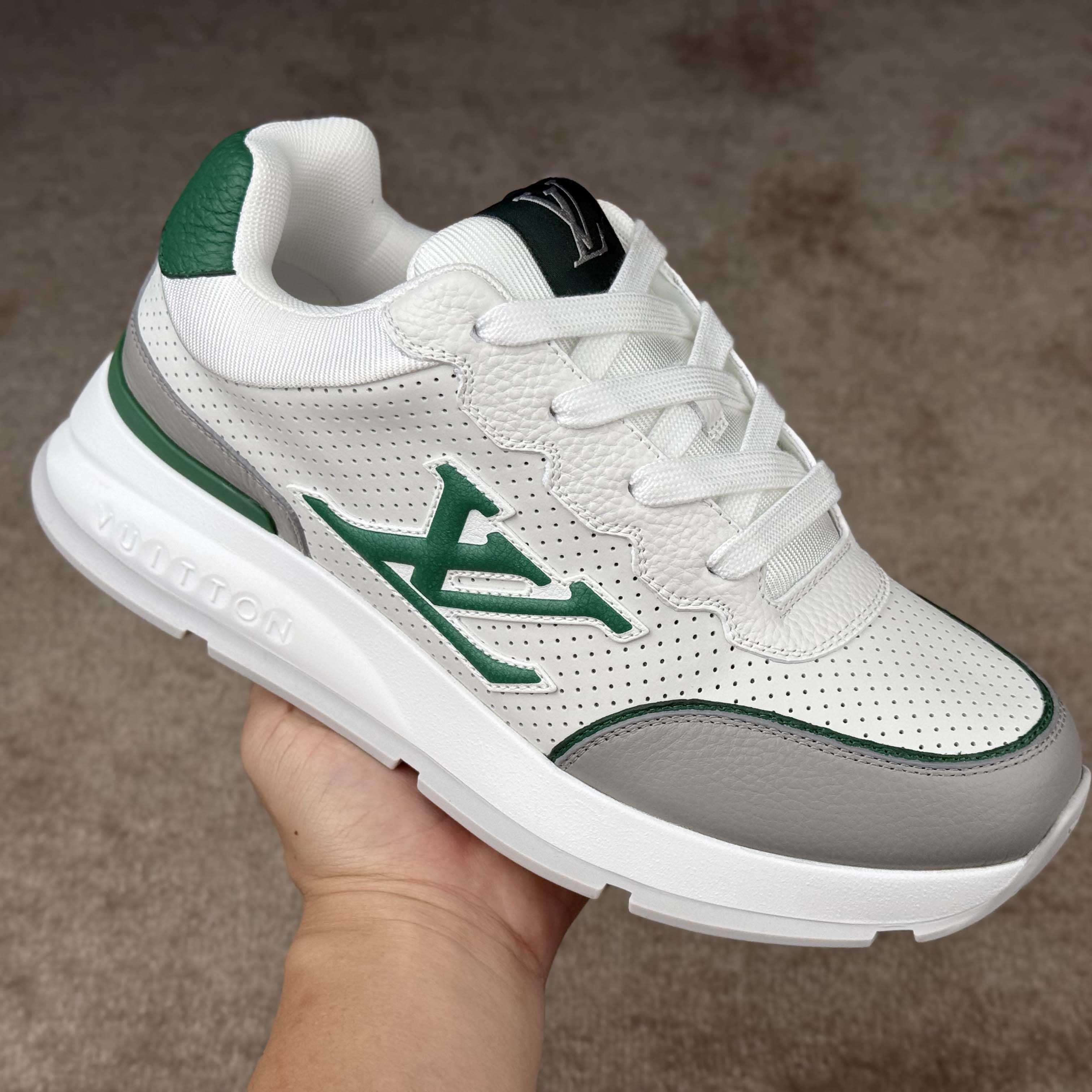 Louis Vuitton LV Classic Sneaker   1AHSUG - DopestKickz