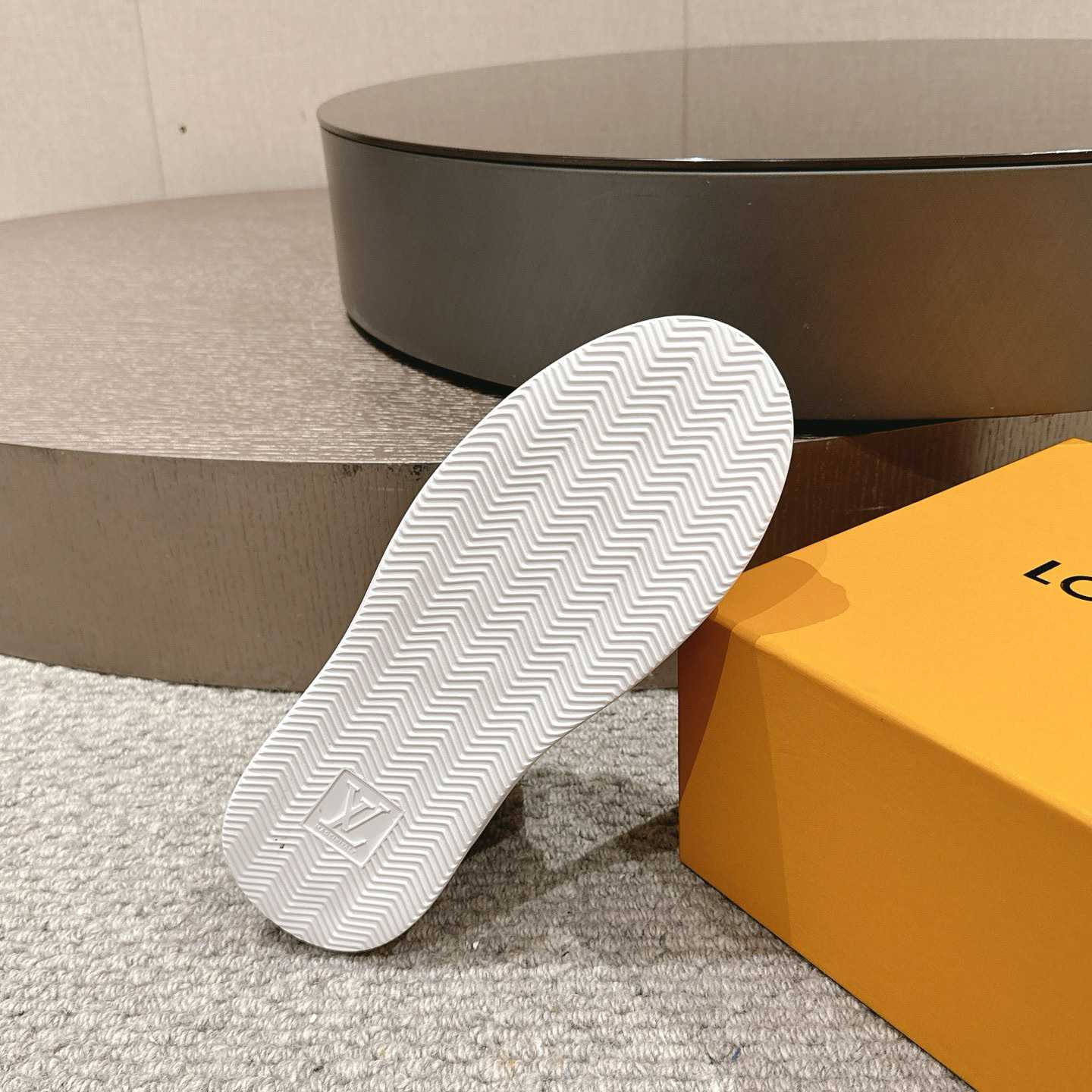 Louis Vuitton Beverly Hills Sneaker   1AD9U4 - DopestKickz