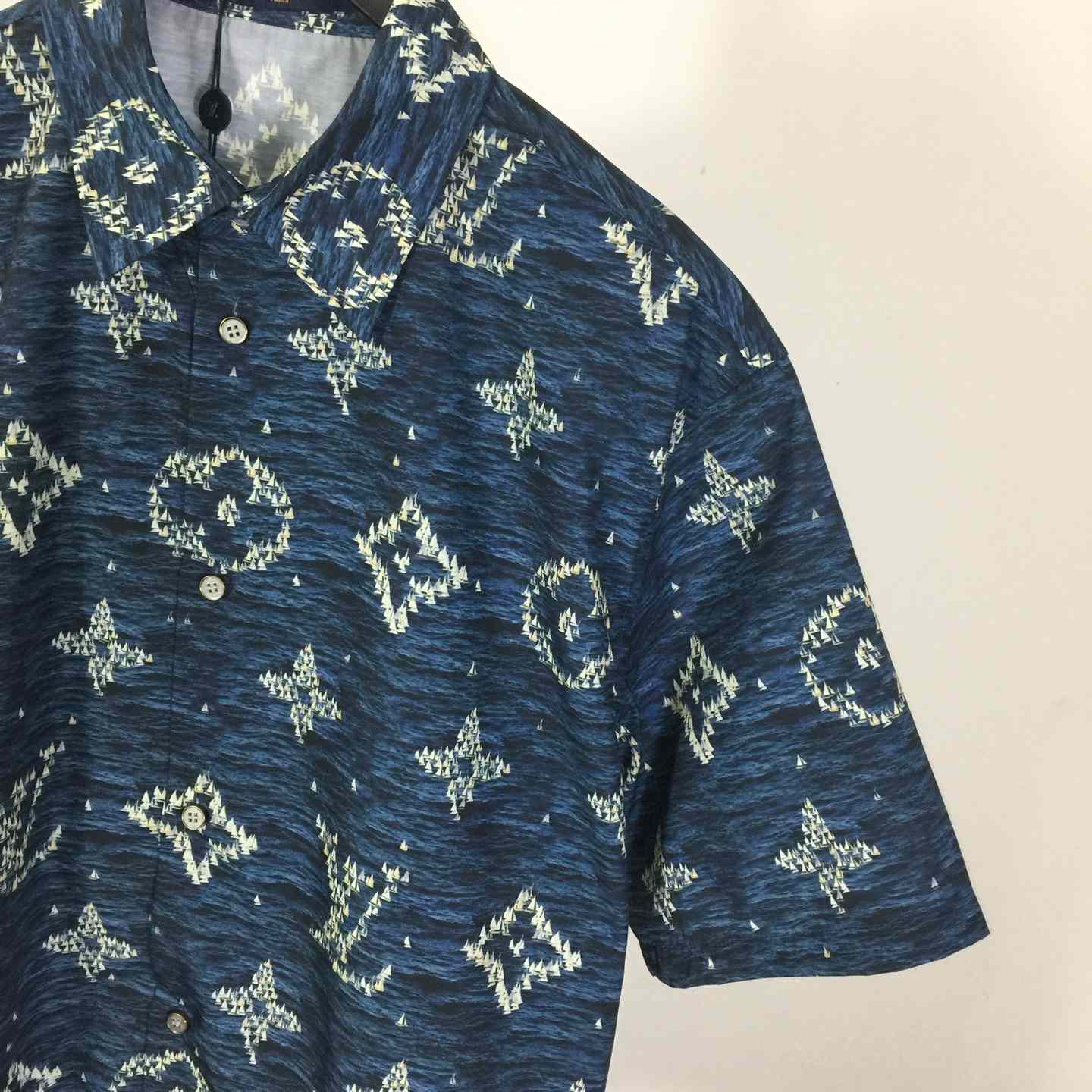 Louis Vuitton Printed Monogram Short-Sleeved Shirt   1AHVU4 - DopestKickz