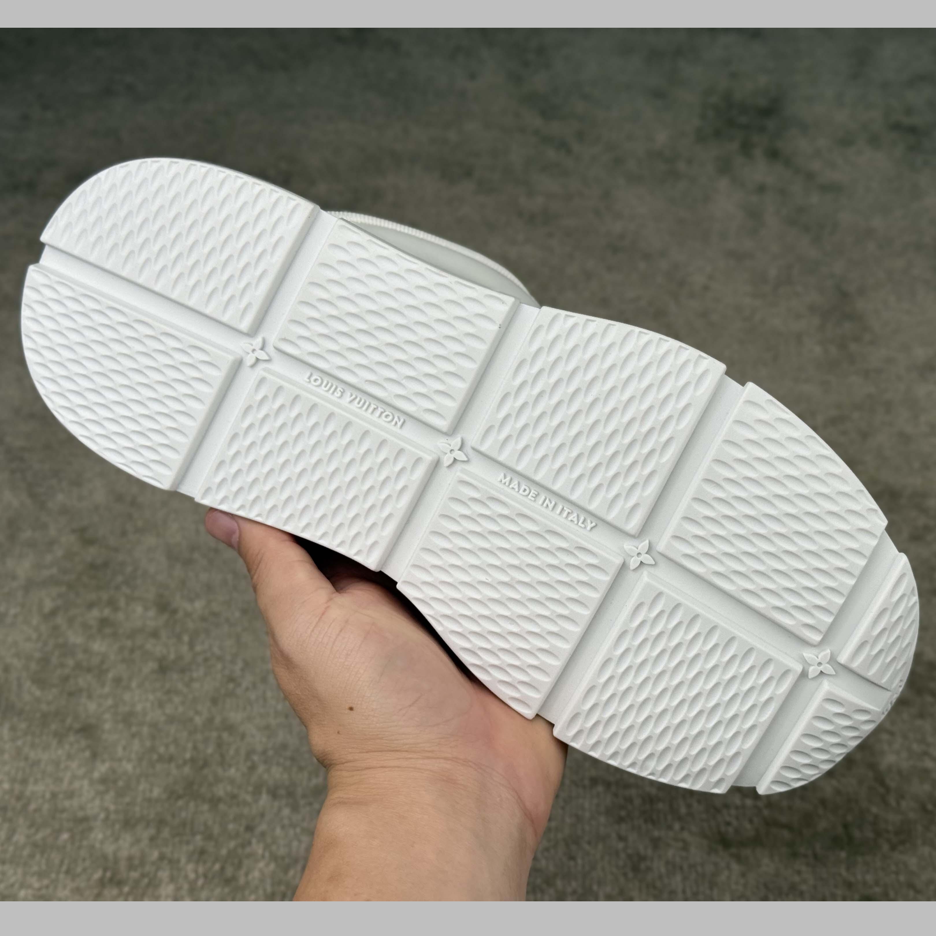 Louis Vuitton LV Classic Sneaker   1AHSTN - DopestKickz