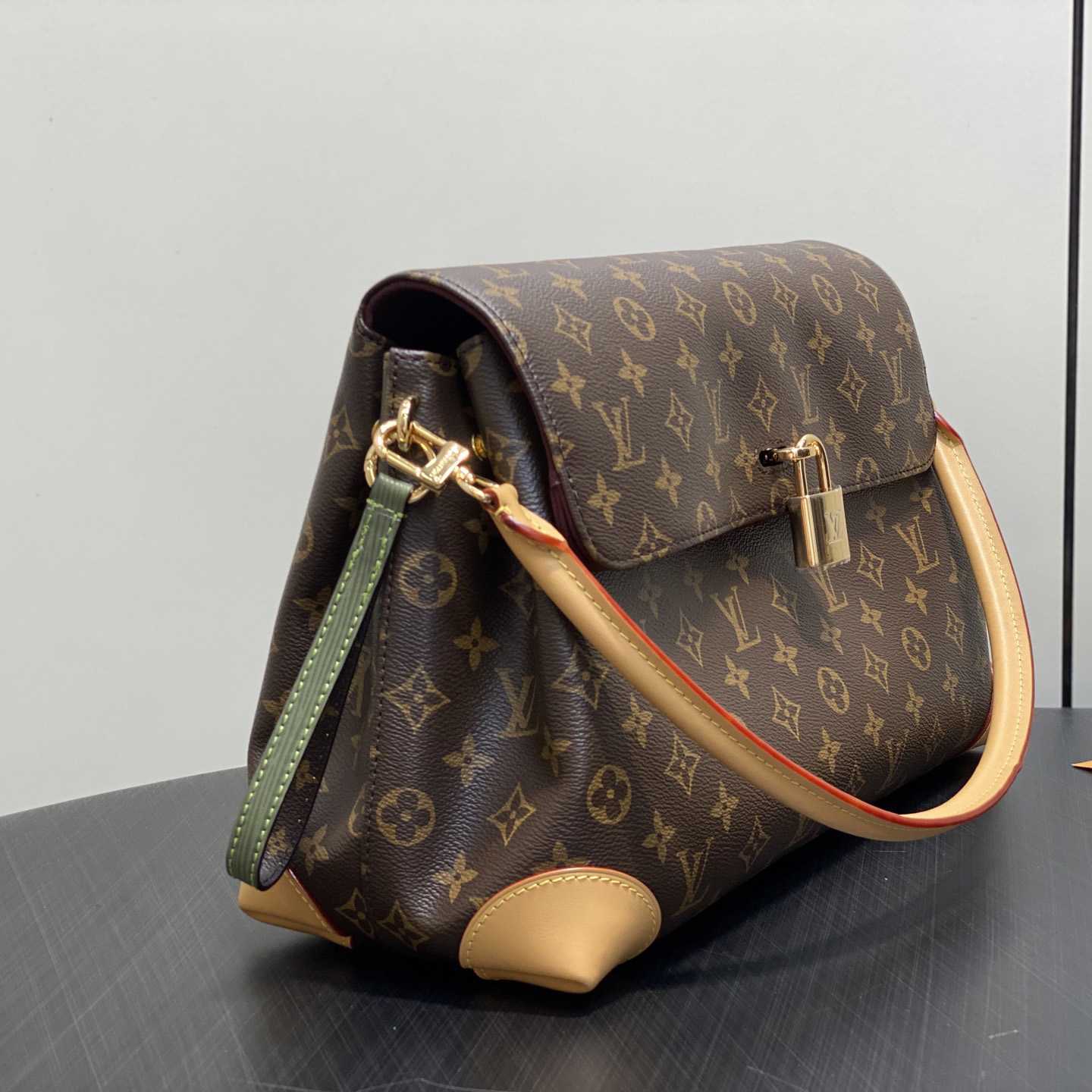 Louis Vuitton Hide Away MM   M14473 - DopestKickz