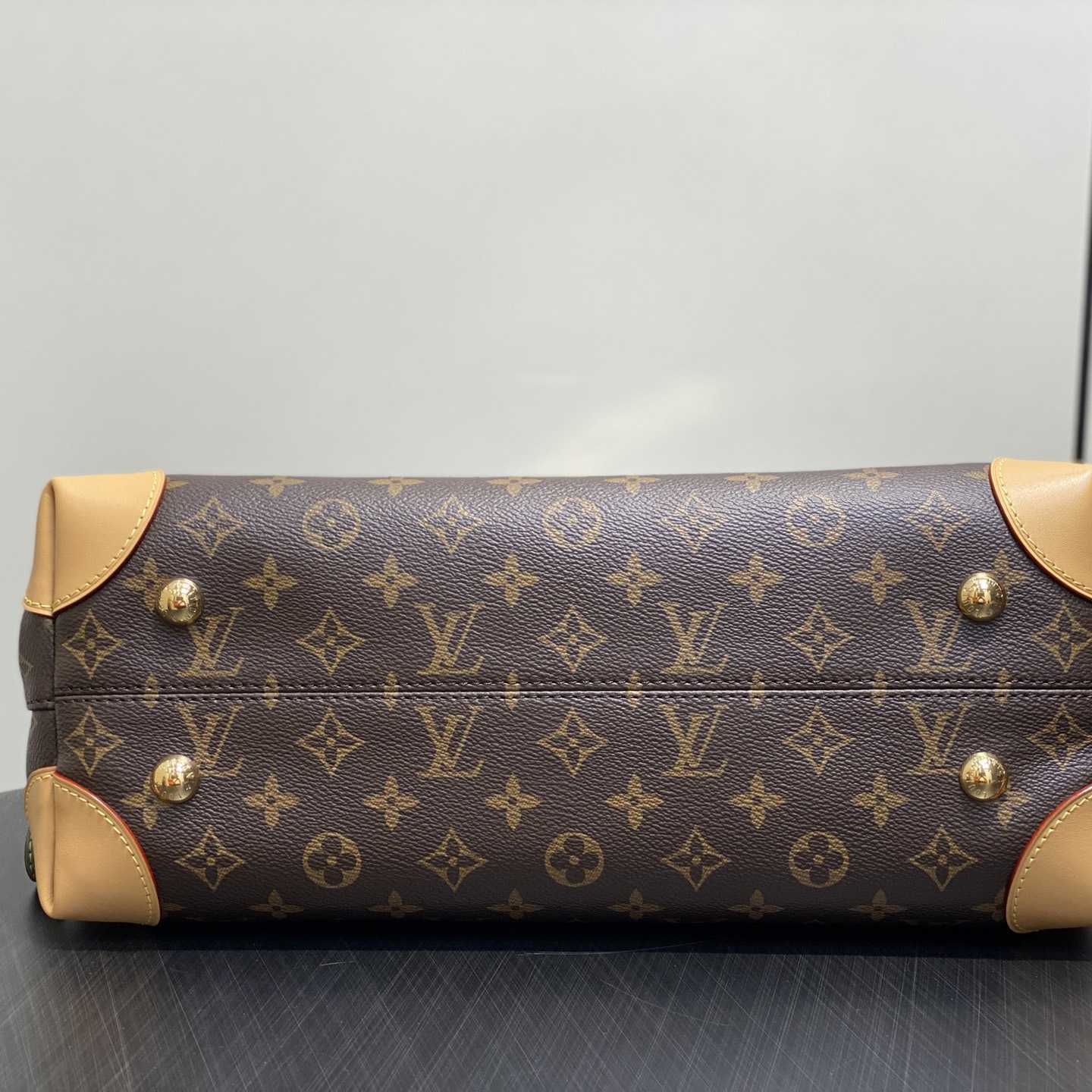 Louis Vuitton Hide Away MM   M14473 - DopestKickz