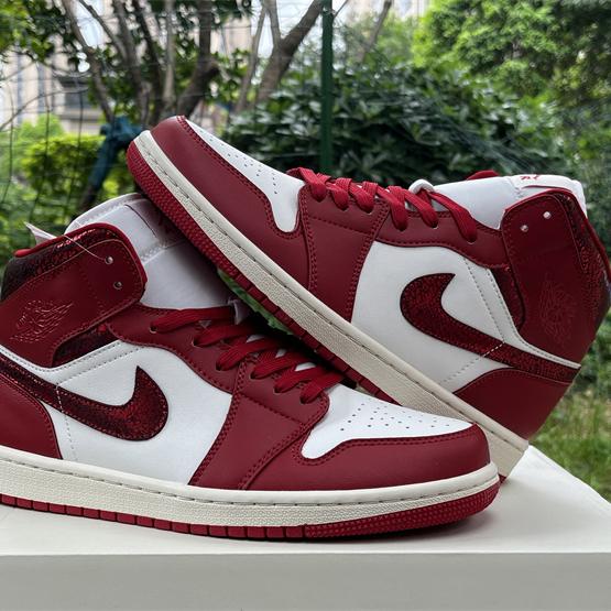 Air Jordan 1 Mid  HJ9337-106  - DopestKickz