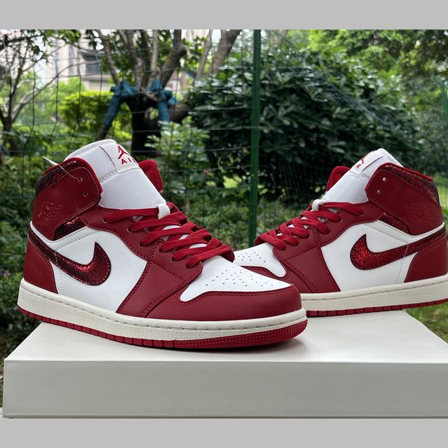 Air Jordan 1 Mid  HJ9337-106  - DopestKickz