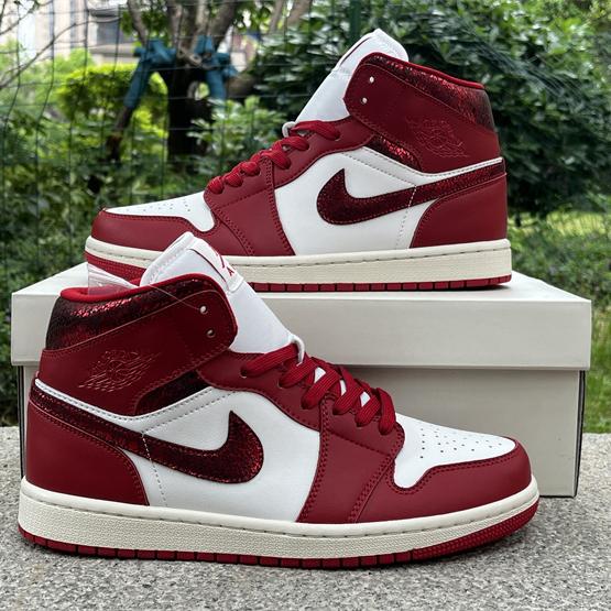 Air Jordan 1 Mid  HJ9337-106  - DopestKickz