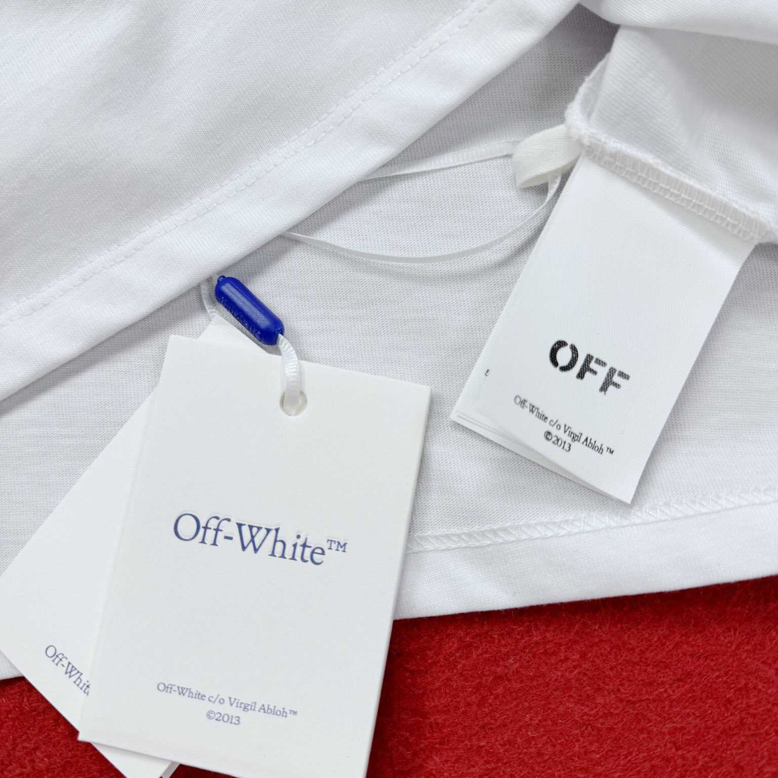 Off-White Spray Arrow T-Shirt - DopestKickz