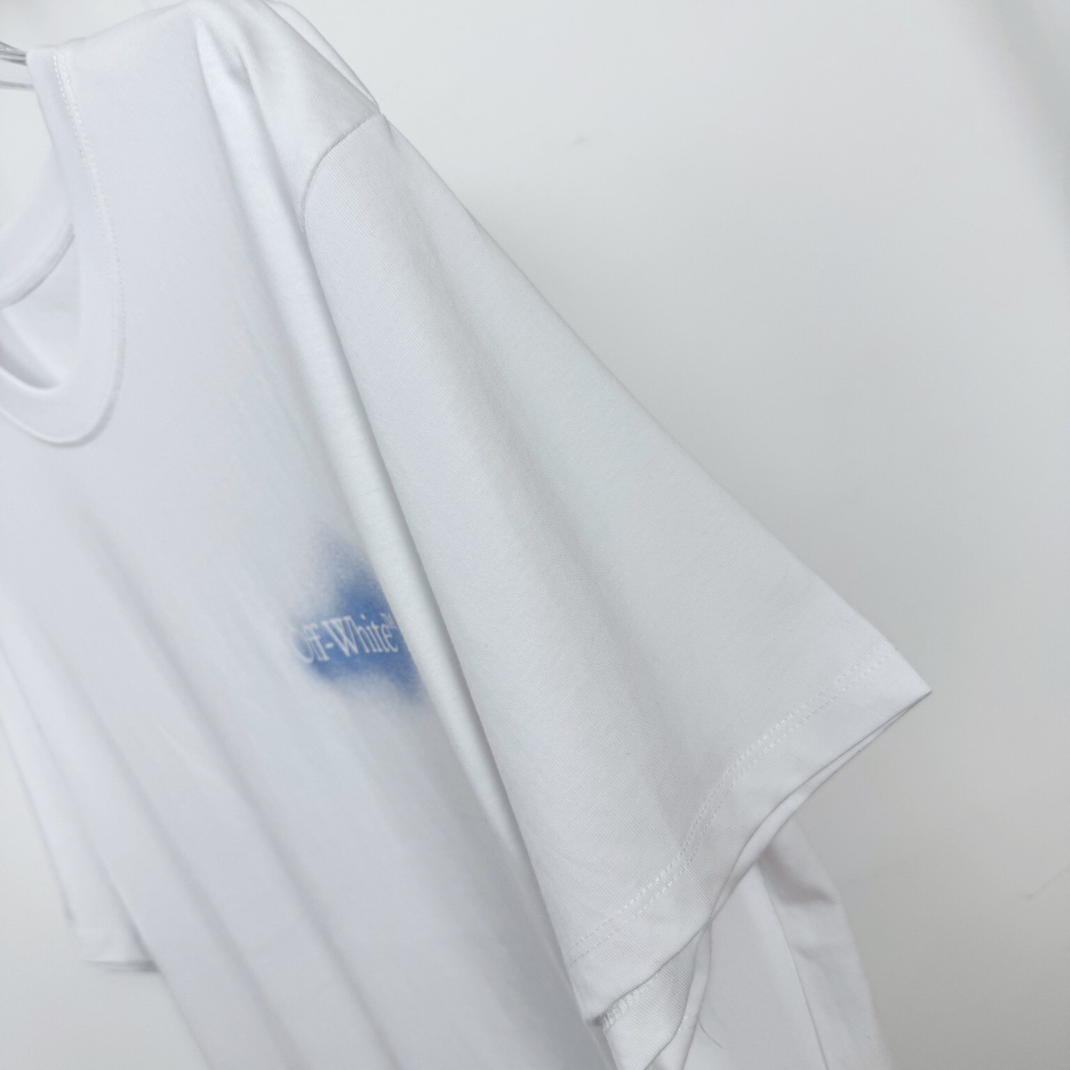 Off-White Spray Arrow T-Shirt - DopestKickz