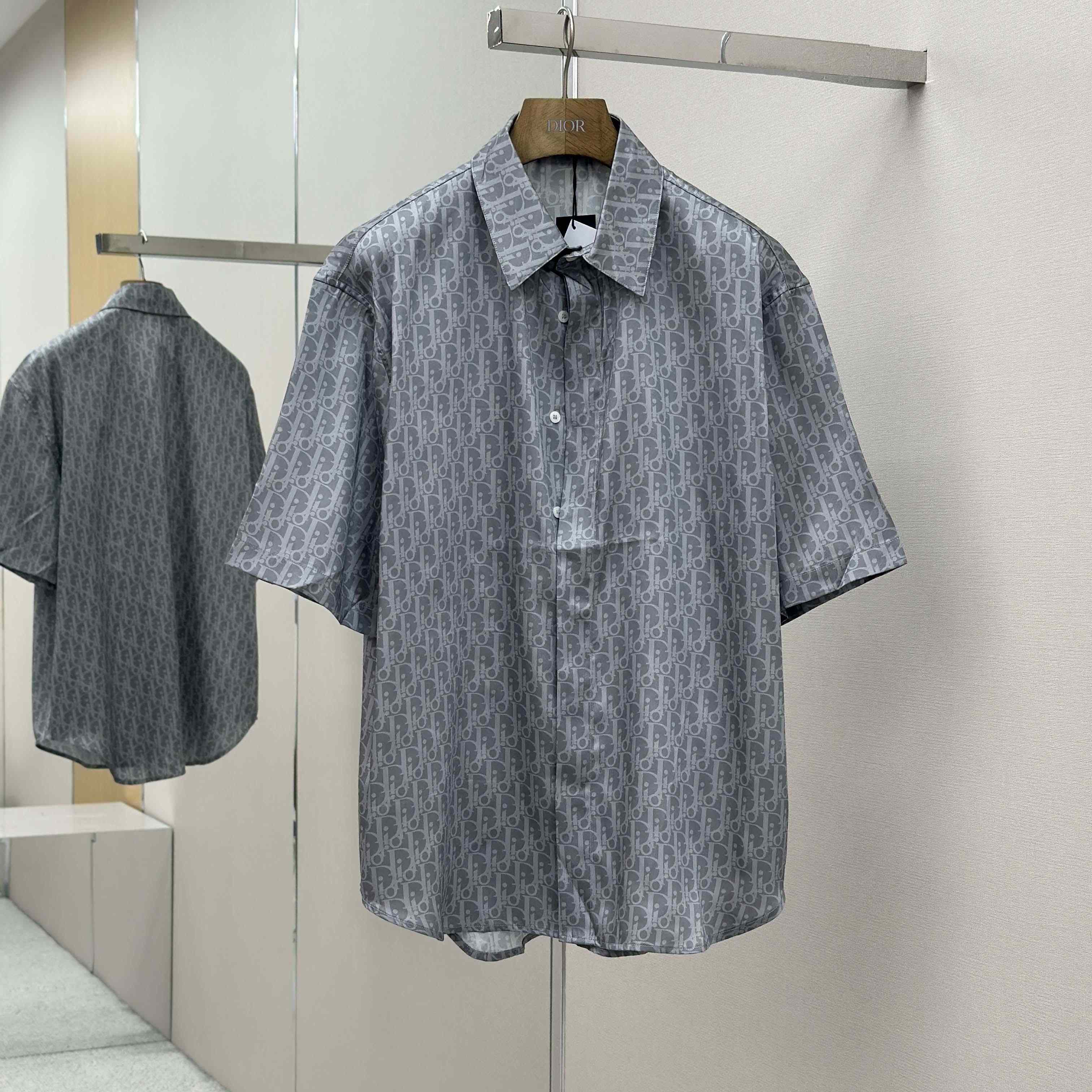 Dior Oblique Short-Sleeved Shirt - DopestKickz