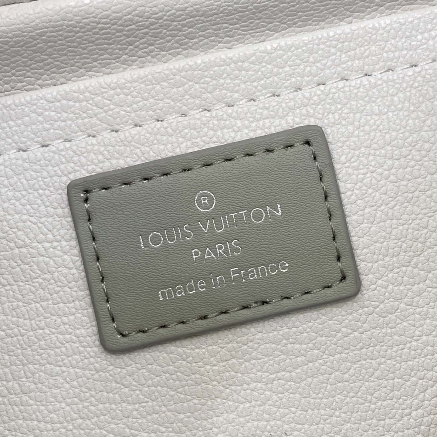 Louis Vuitton Dopp Kit   (23×13×12cm)  M14034 - DopestKickz