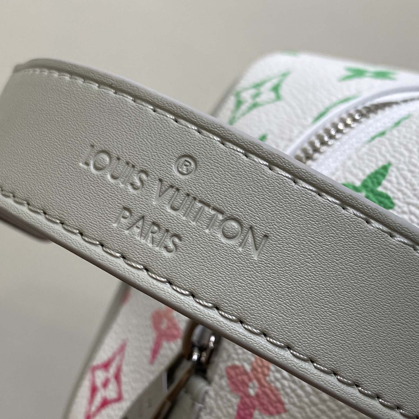 Louis Vuitton Dopp Kit   (23×13×12cm)  M14034 - DopestKickz