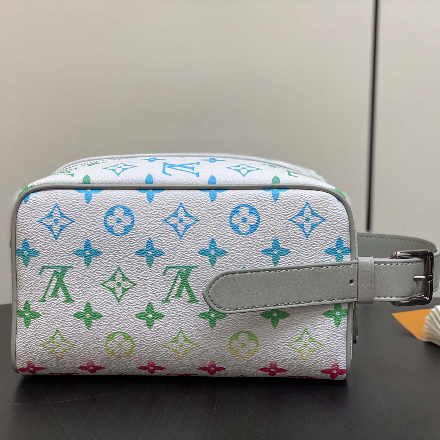 Louis Vuitton Dopp Kit   (23×13×12cm)  M14034 - DopestKickz