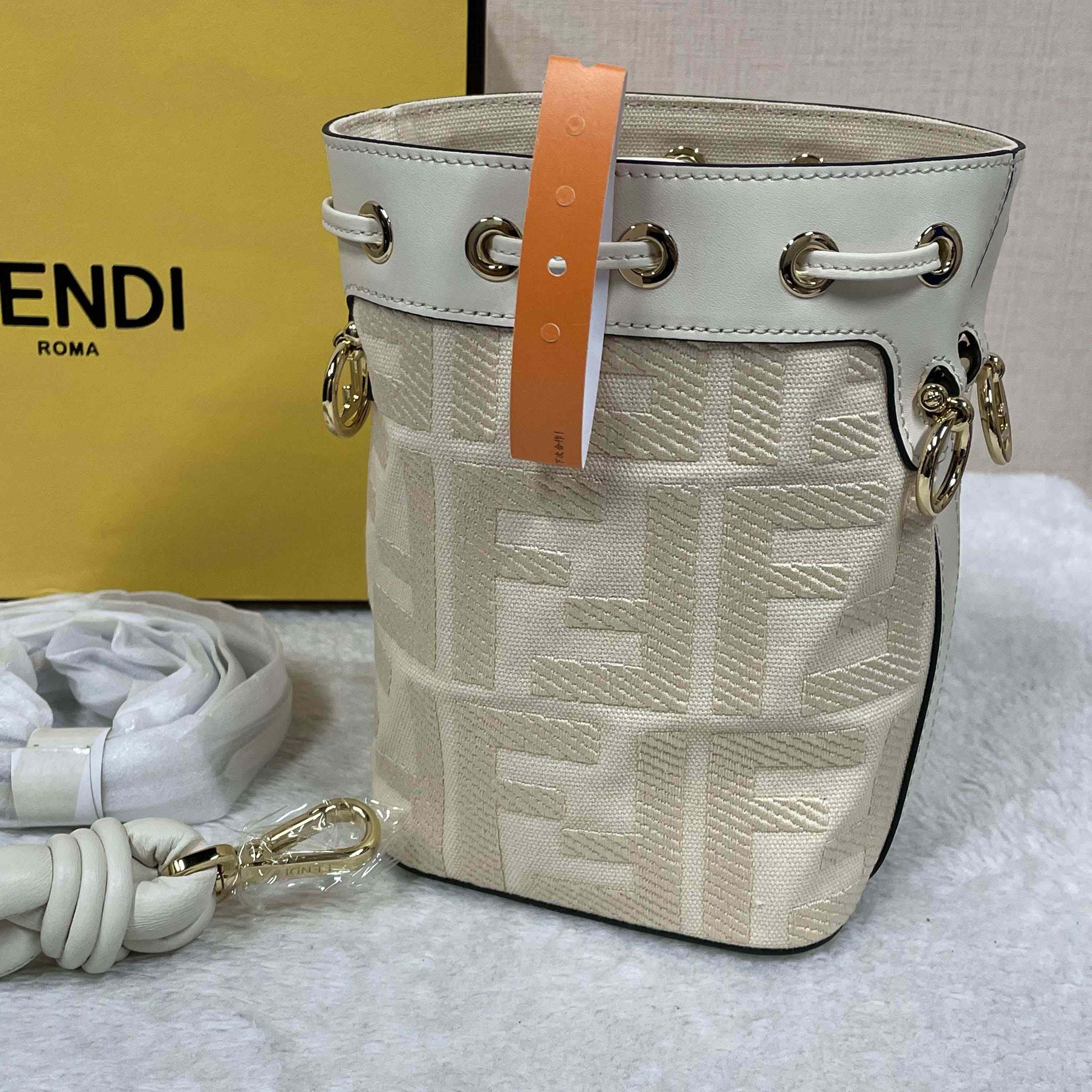 Fendi Mon Tresor Leather White  12×18×10cm - DopestKickz