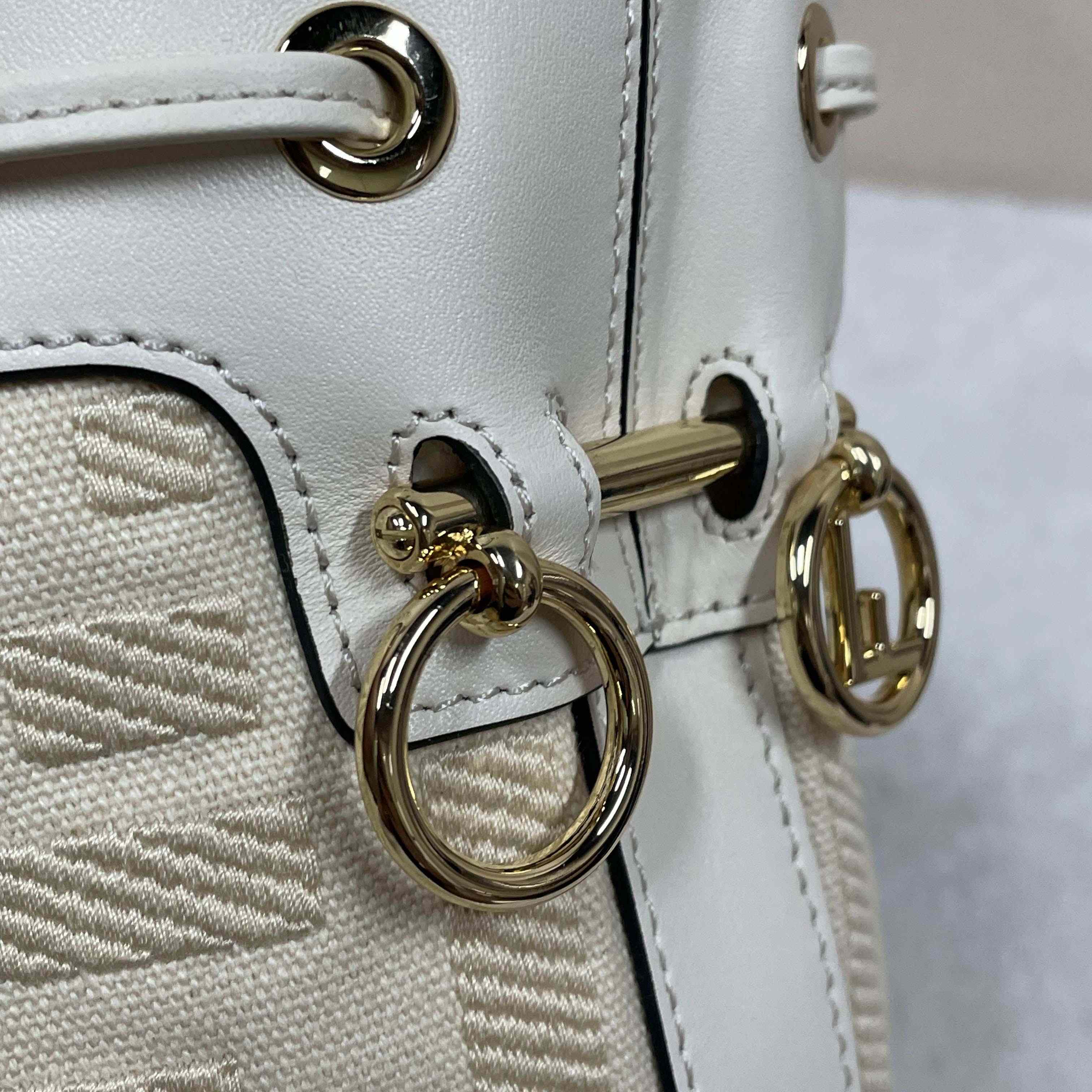 Fendi Mon Tresor Leather White  12×18×10cm - DopestKickz