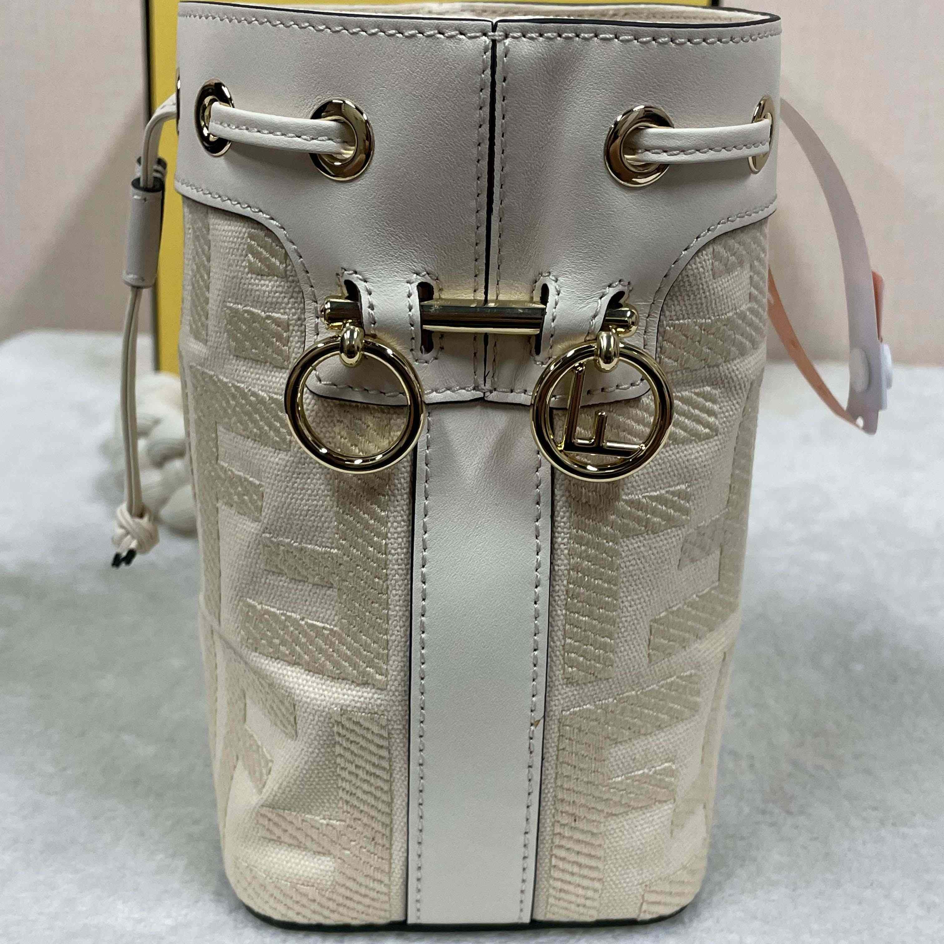 Fendi Mon Tresor Leather White  12×18×10cm - DopestKickz