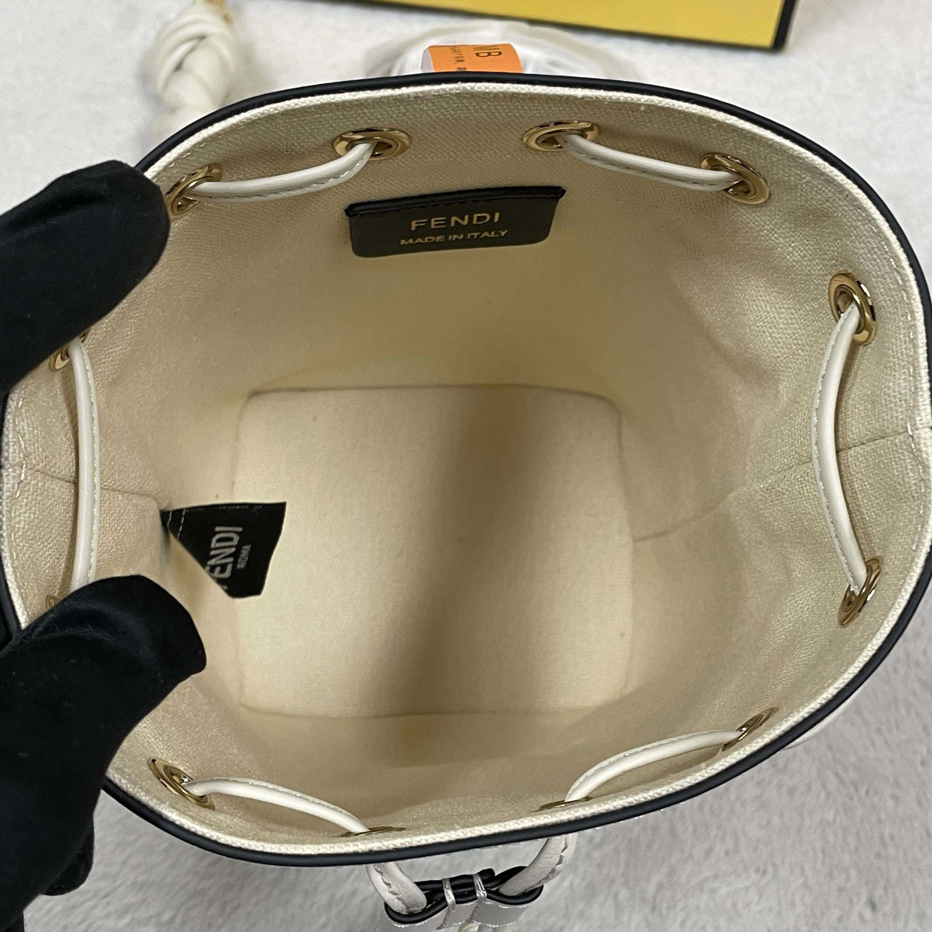 Fendi Mon Tresor Leather White  12×18×10cm - DopestKickz