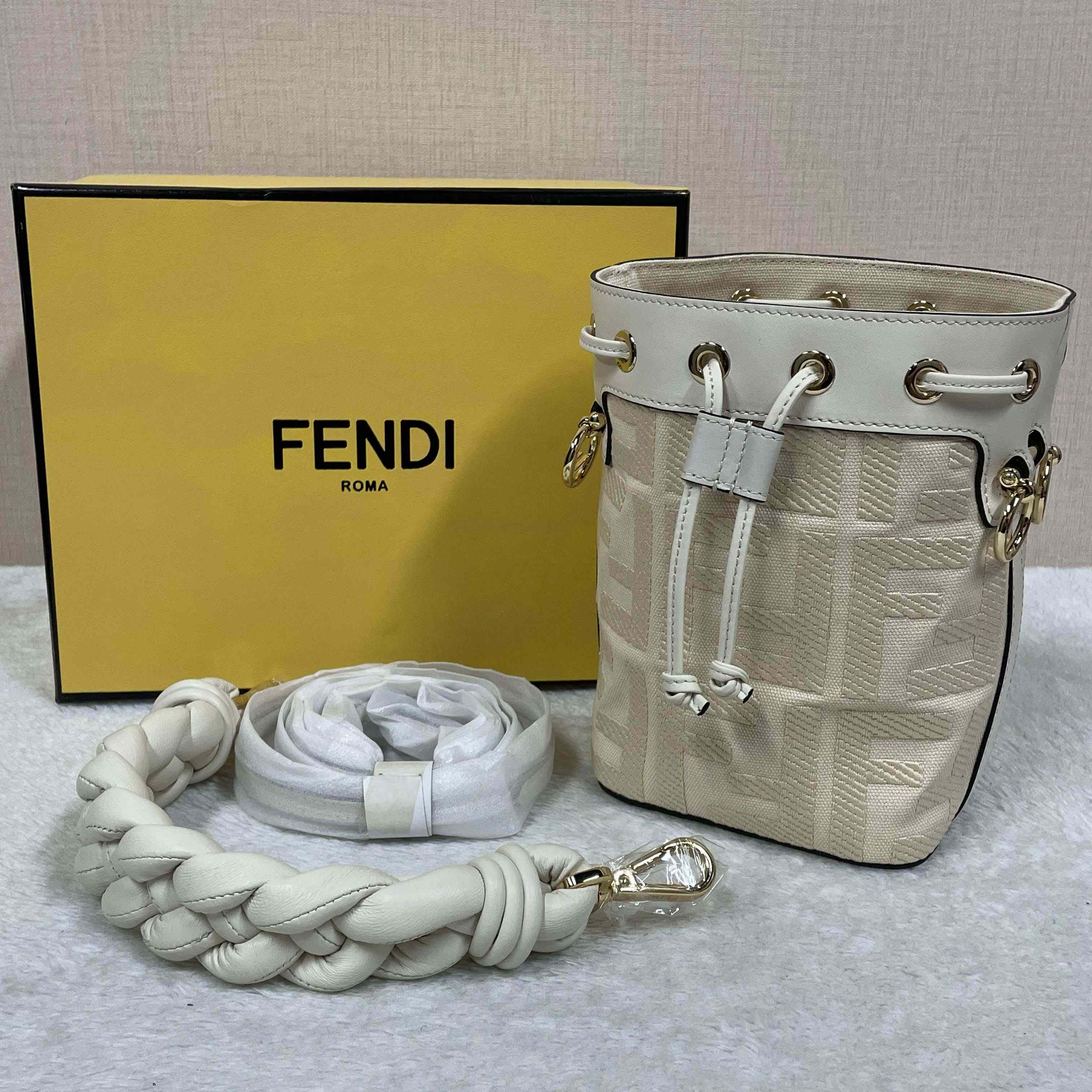 Fendi Mon Tresor Leather White  12×18×10cm - DopestKickz