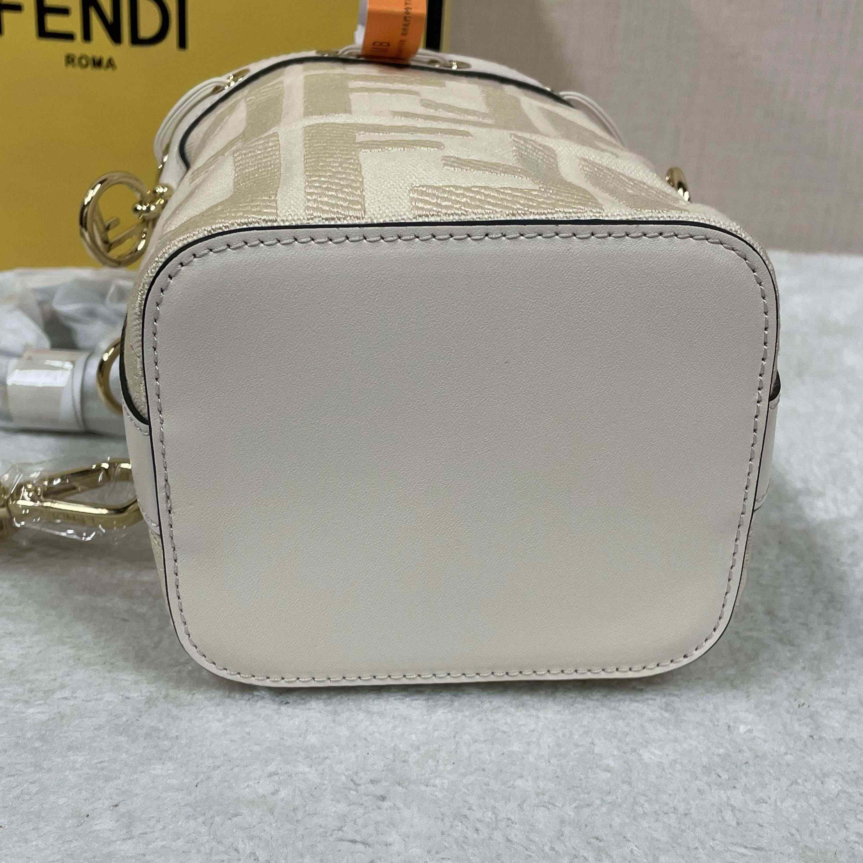 Fendi Mon Tresor Leather White  12×18×10cm - DopestKickz
