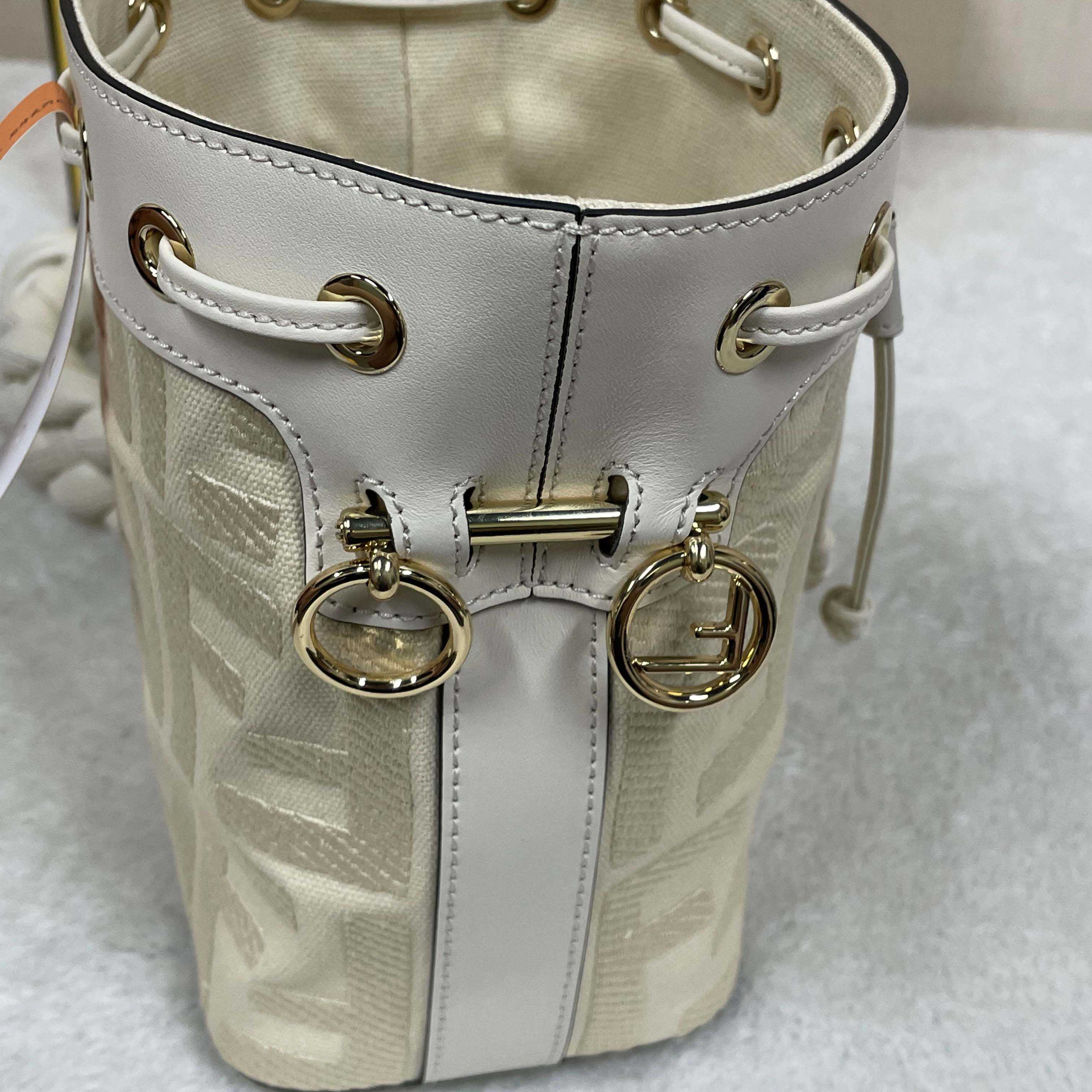 Fendi Mon Tresor Leather White  12×18×10cm - DopestKickz