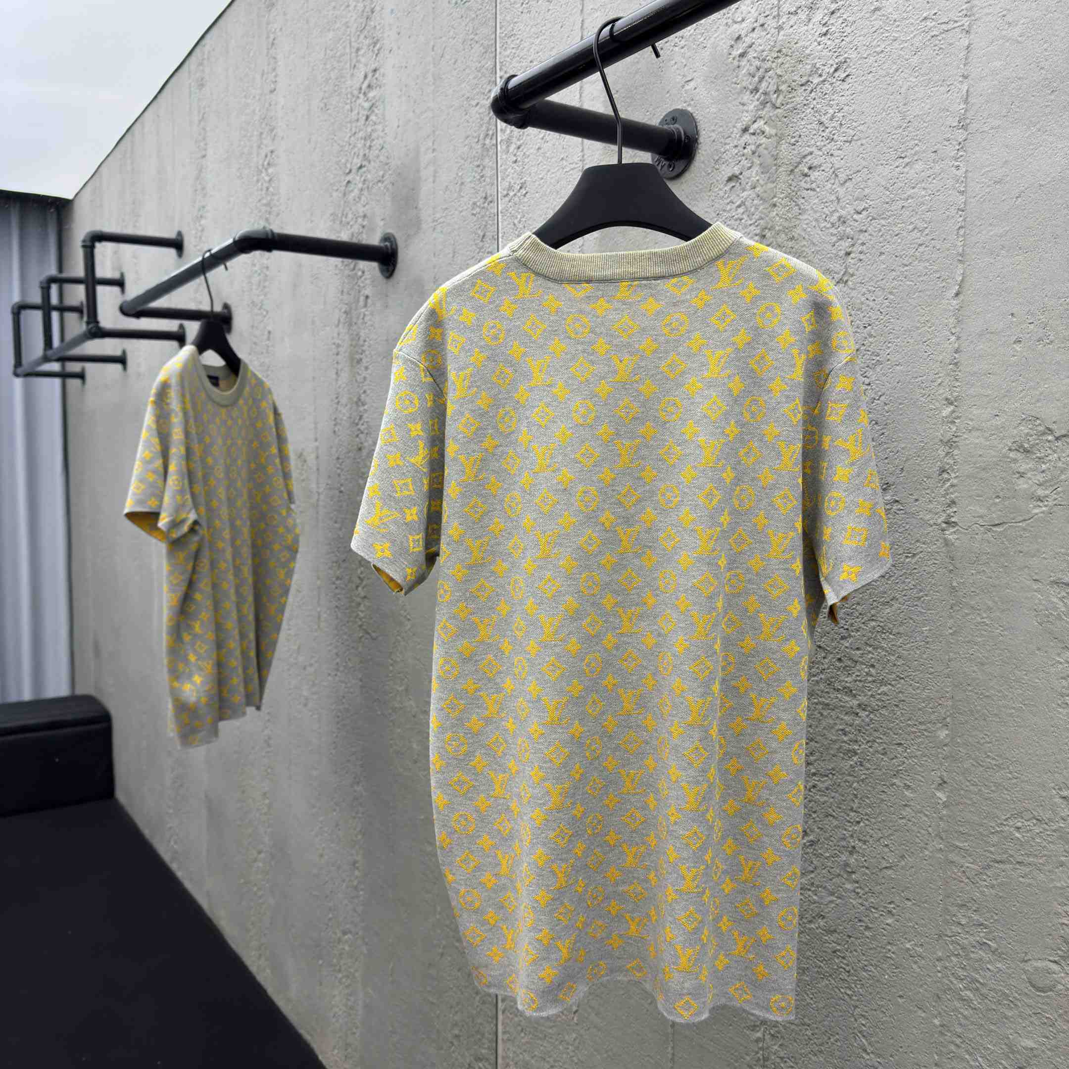 Louis Vuitton Monogram Short-Sleeved Crewneck   1AHVPD - DopestKickz