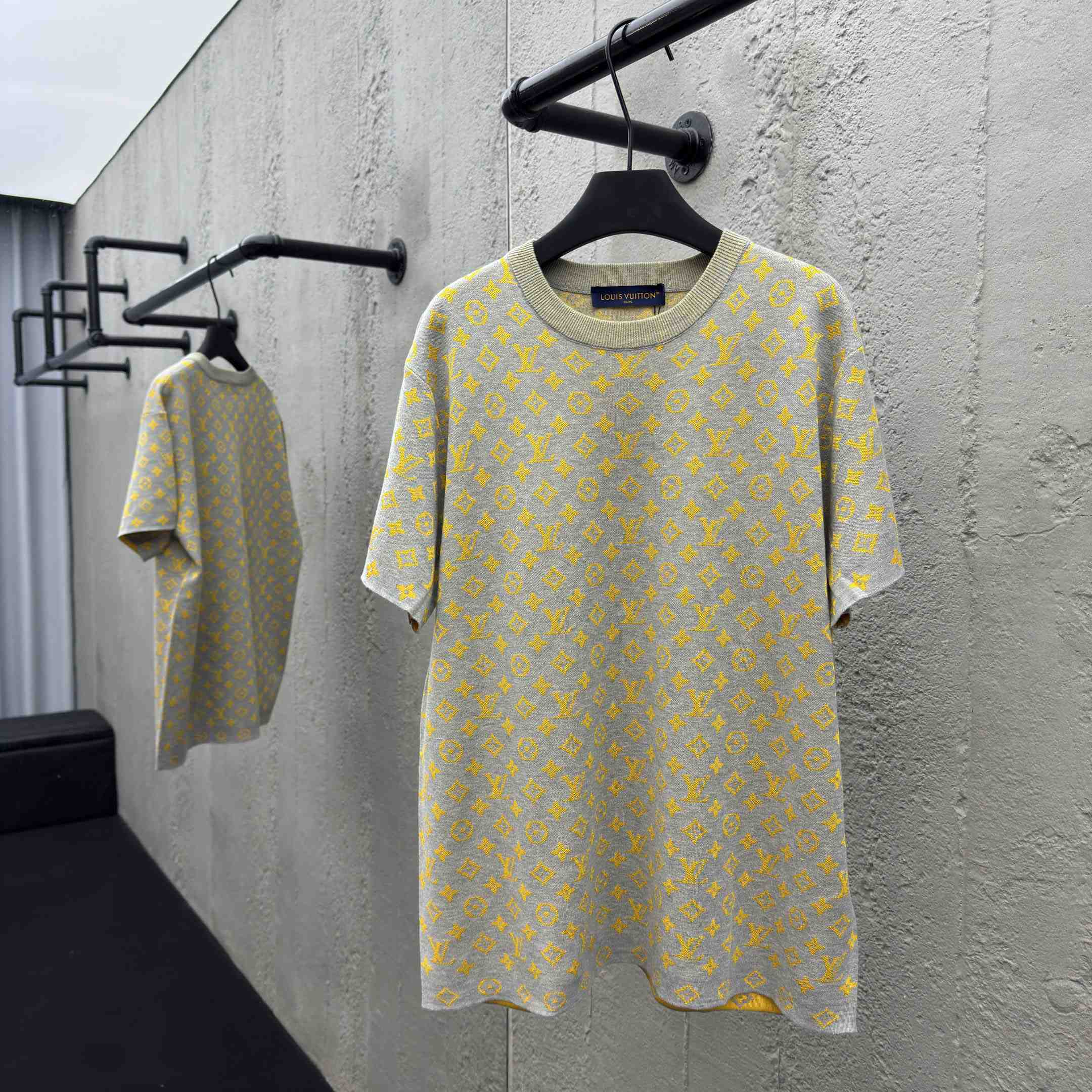 Louis Vuitton Monogram Short-Sleeved Crewneck   1AHVPD - DopestKickz