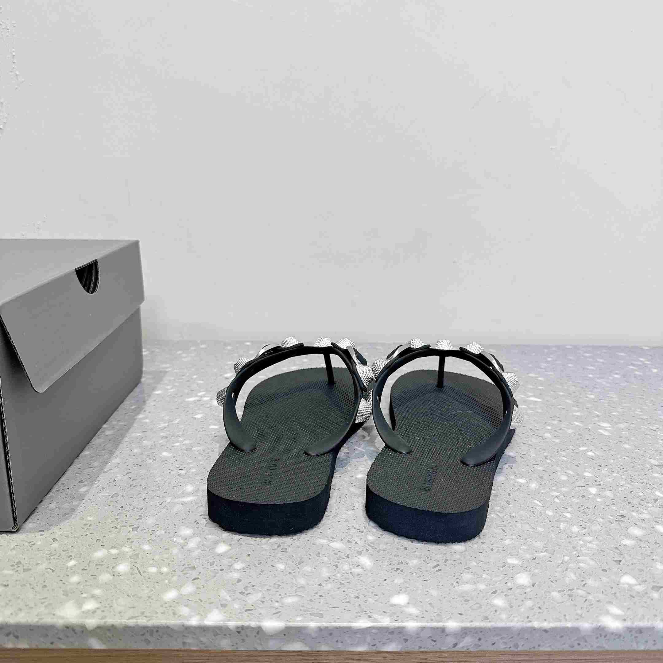Balenciaga Cagole Thong Sandal In Black - DopestKickz