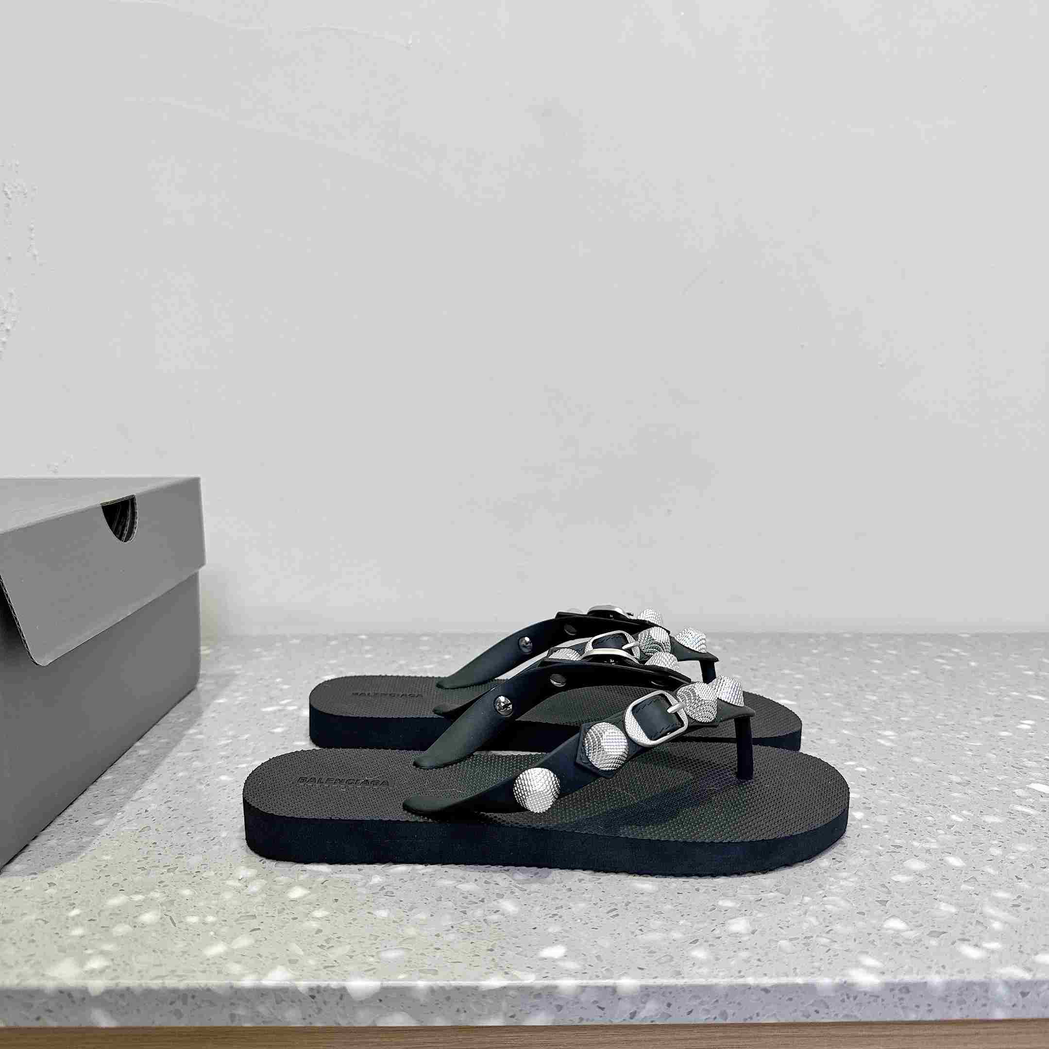 Balenciaga Cagole Thong Sandal In Black - DopestKickz