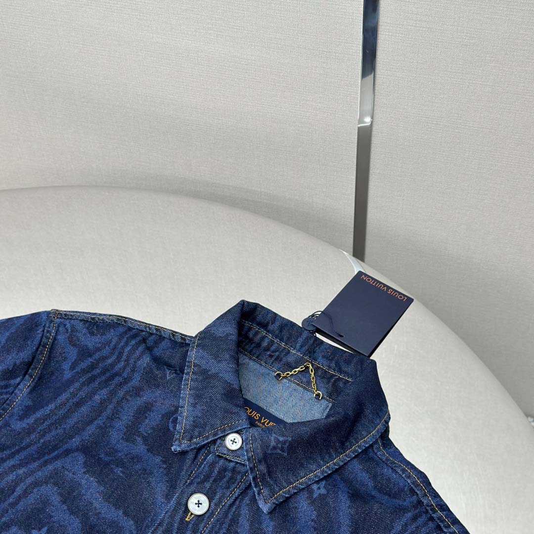 Louis Vuitton Short-Sleeved Denim Shirt   1AHVVK - DopestKickz