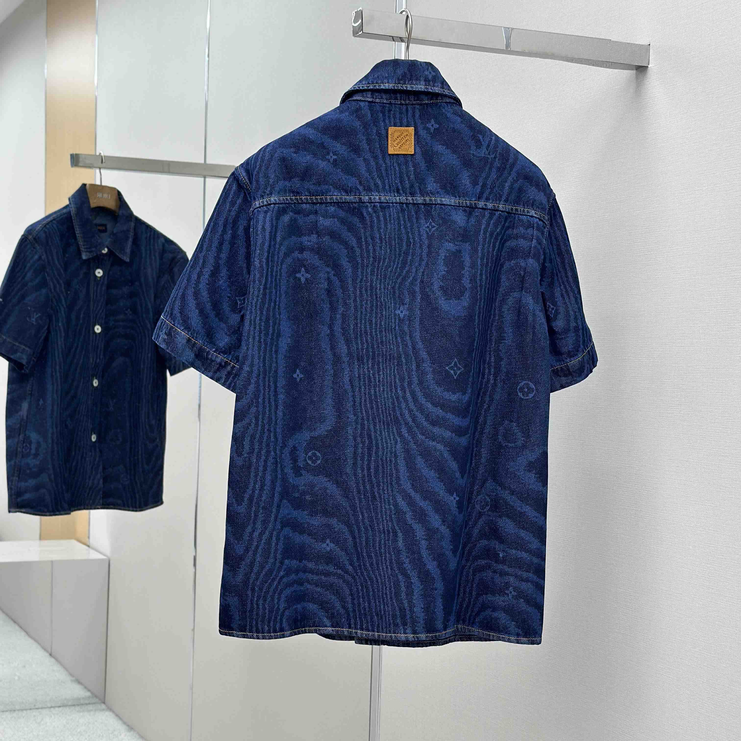 Louis Vuitton Short-Sleeved Denim Shirt   1AHVVK - DopestKickz