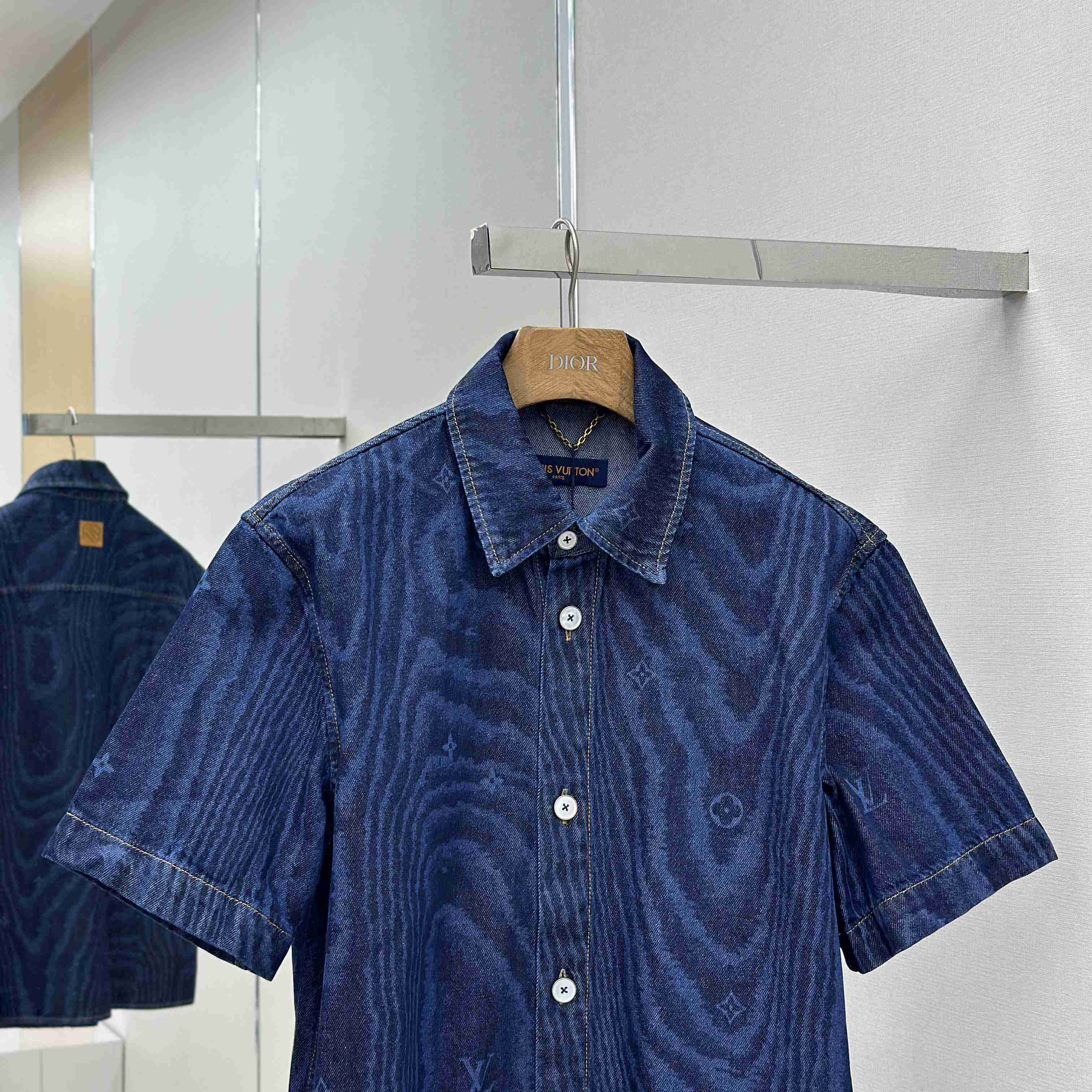 Louis Vuitton Short-Sleeved Denim Shirt   1AHVVK - DopestKickz