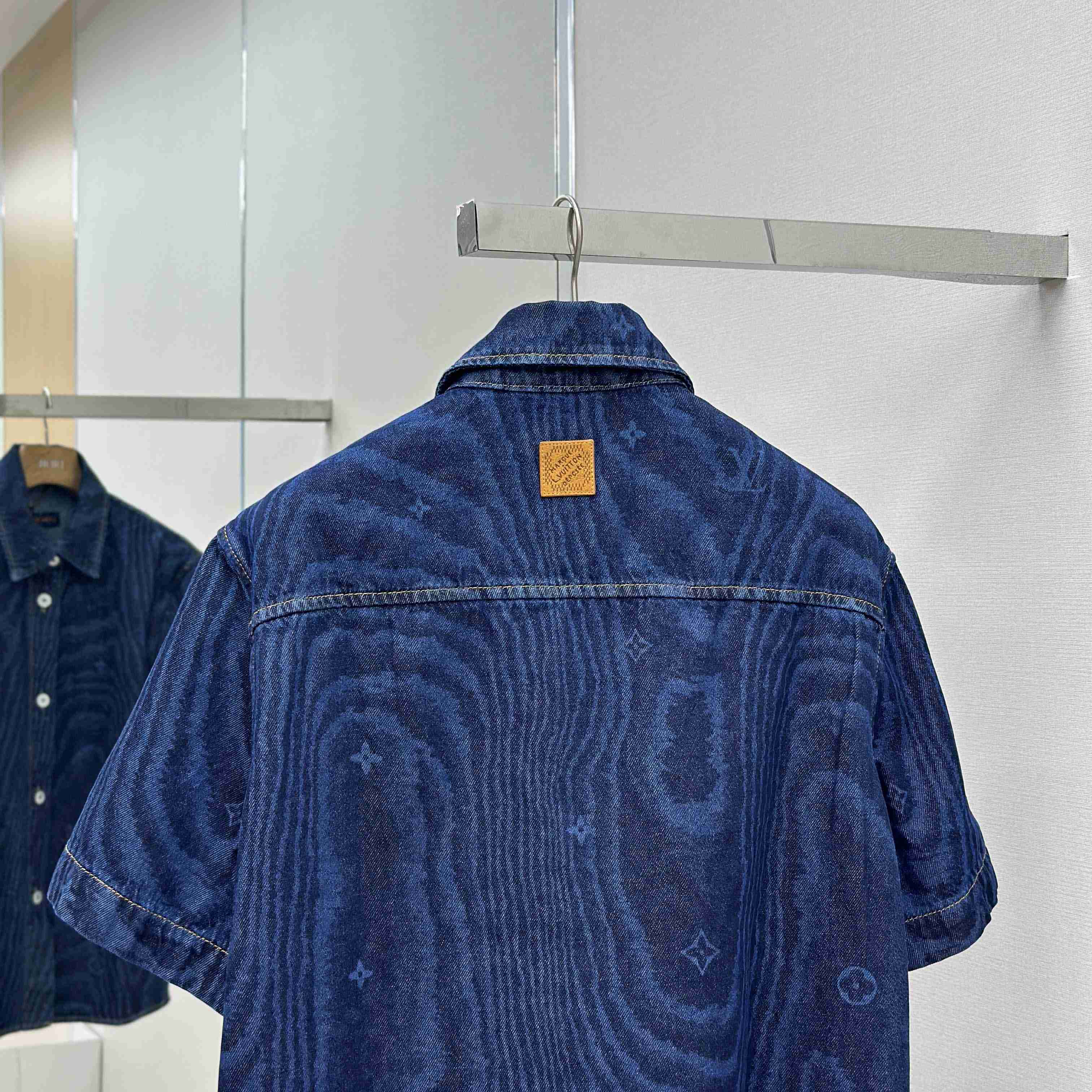 Louis Vuitton Short-Sleeved Denim Shirt   1AHVVK - DopestKickz