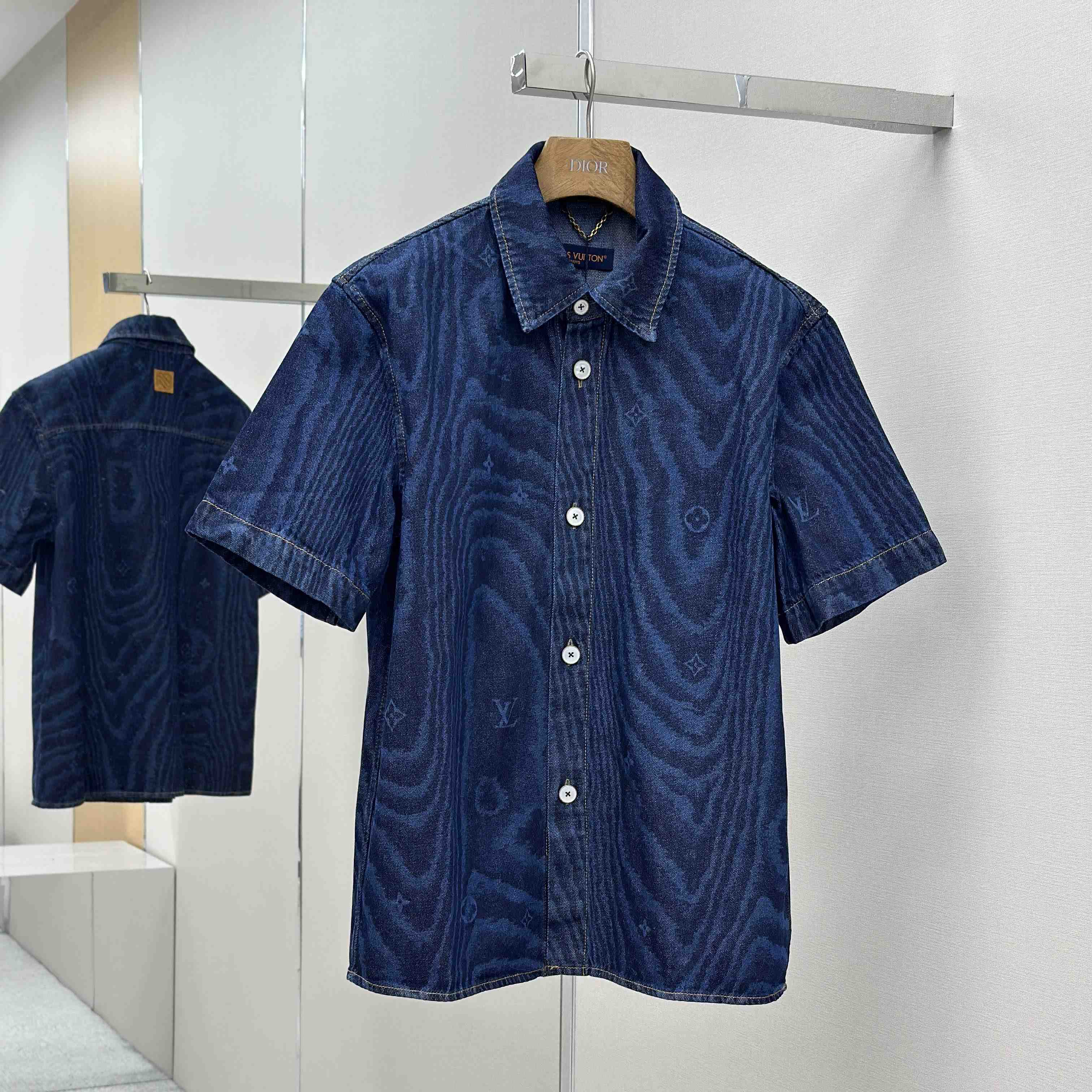 Louis Vuitton Short-Sleeved Denim Shirt   1AHVVK - DopestKickz