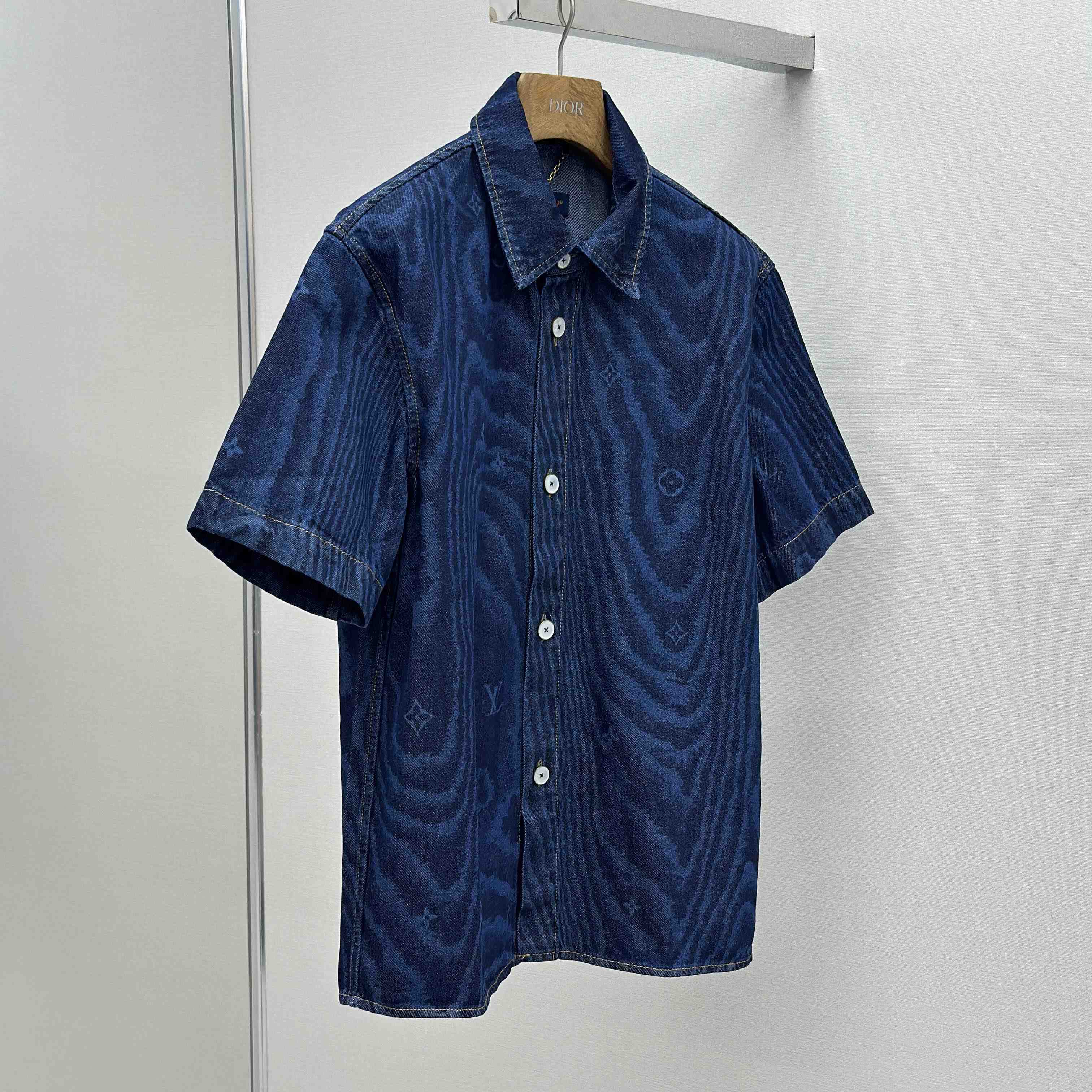 Louis Vuitton Short-Sleeved Denim Shirt   1AHVVK - DopestKickz
