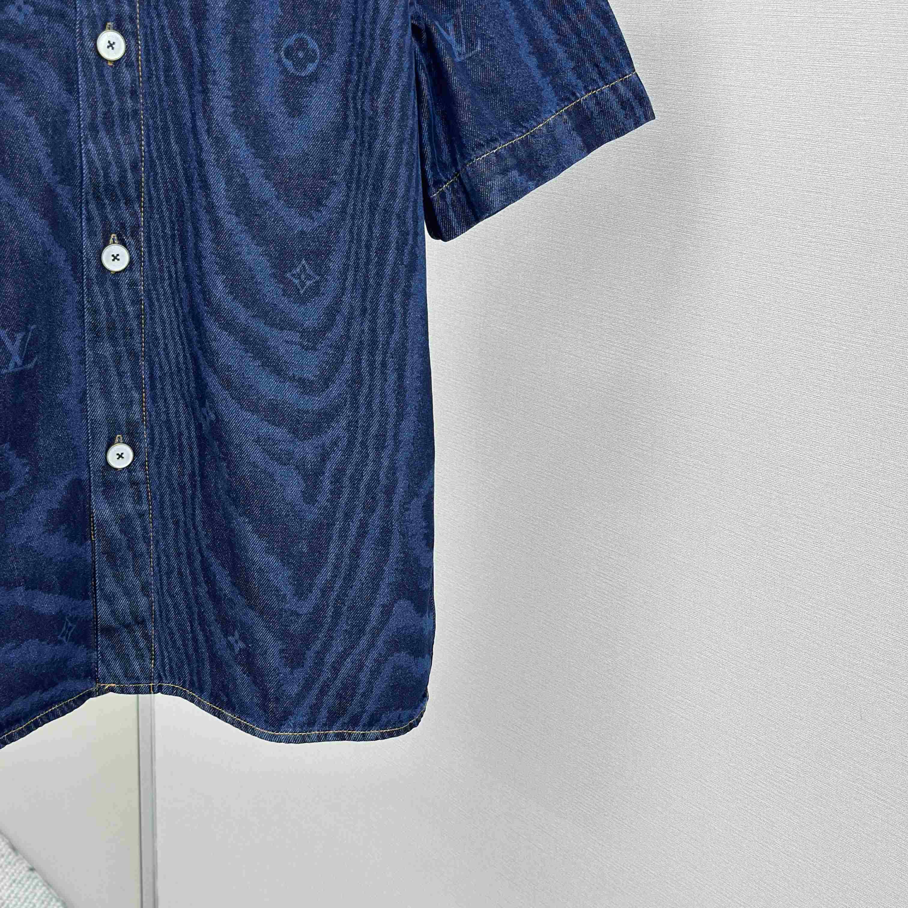 Louis Vuitton Short-Sleeved Denim Shirt   1AHVVK - DopestKickz