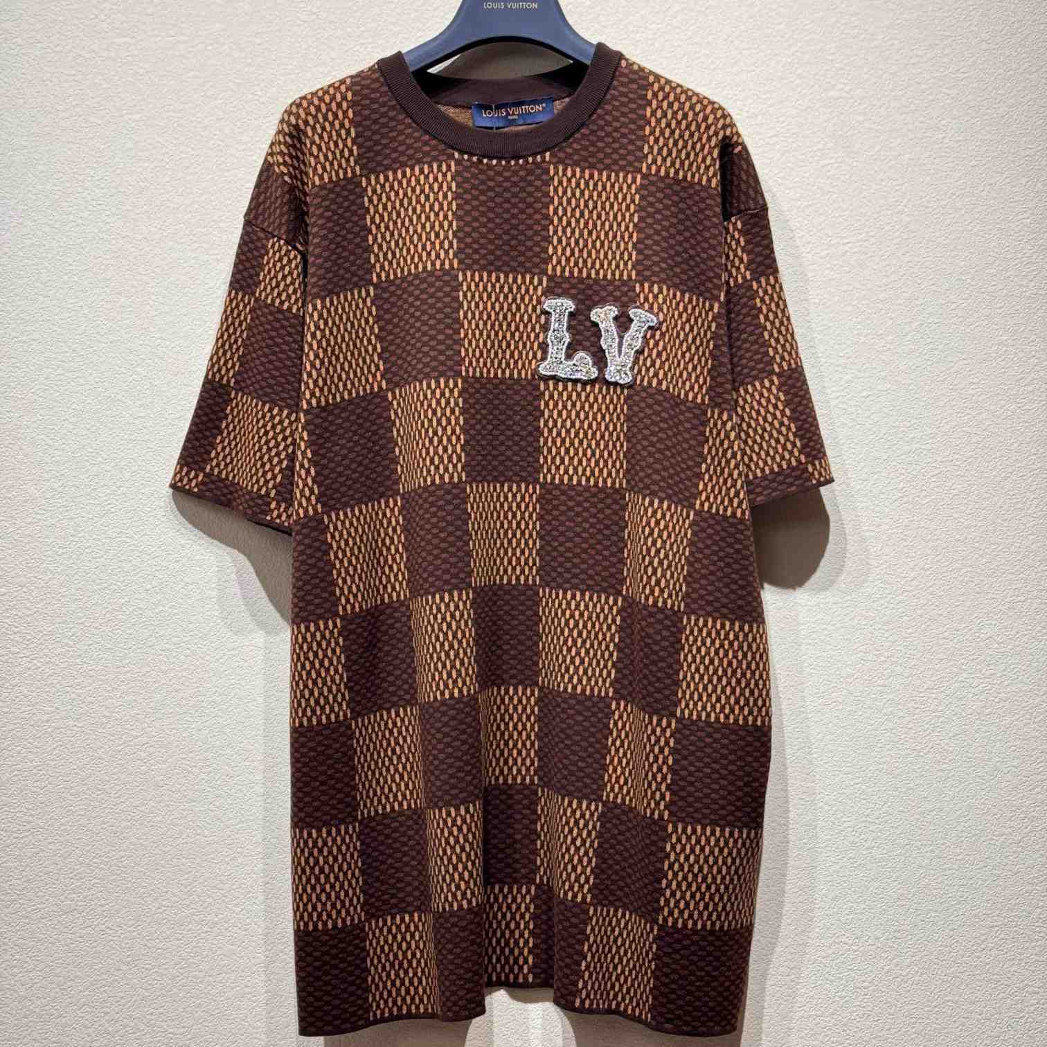 Louis Vuitton Short-Sleeved Cotton Damier Crewneck With Crystal LV Patch     1AFIUP YF2005  (50% Off Sale) - DopestKickz
