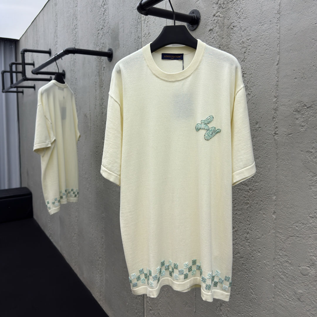 Louis Vuitton Embellished Short-Sleeved Crewneck   1AHVOA - DopestKickz