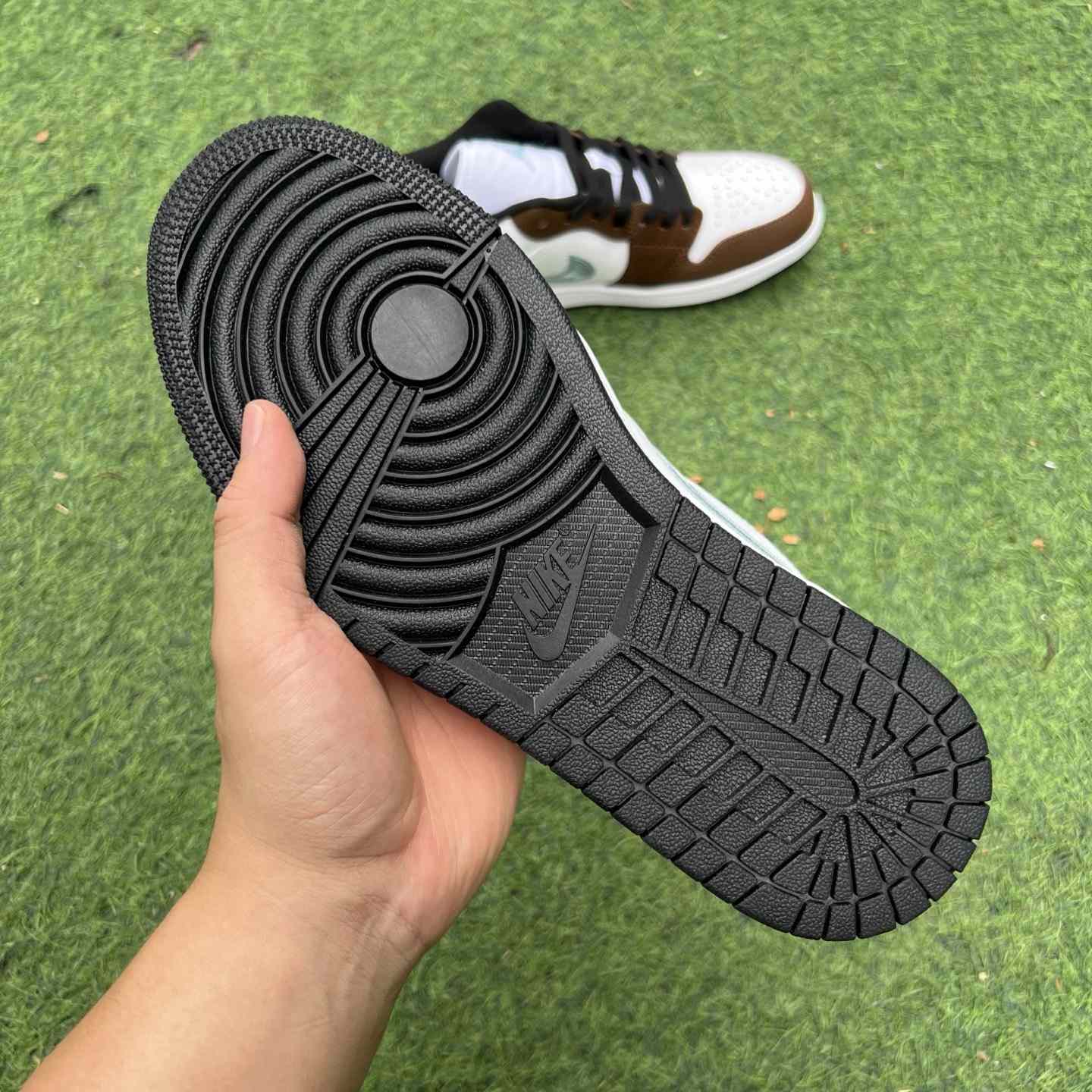 Air Jordan 1 Low    FQ7832-142 - DopestKickz