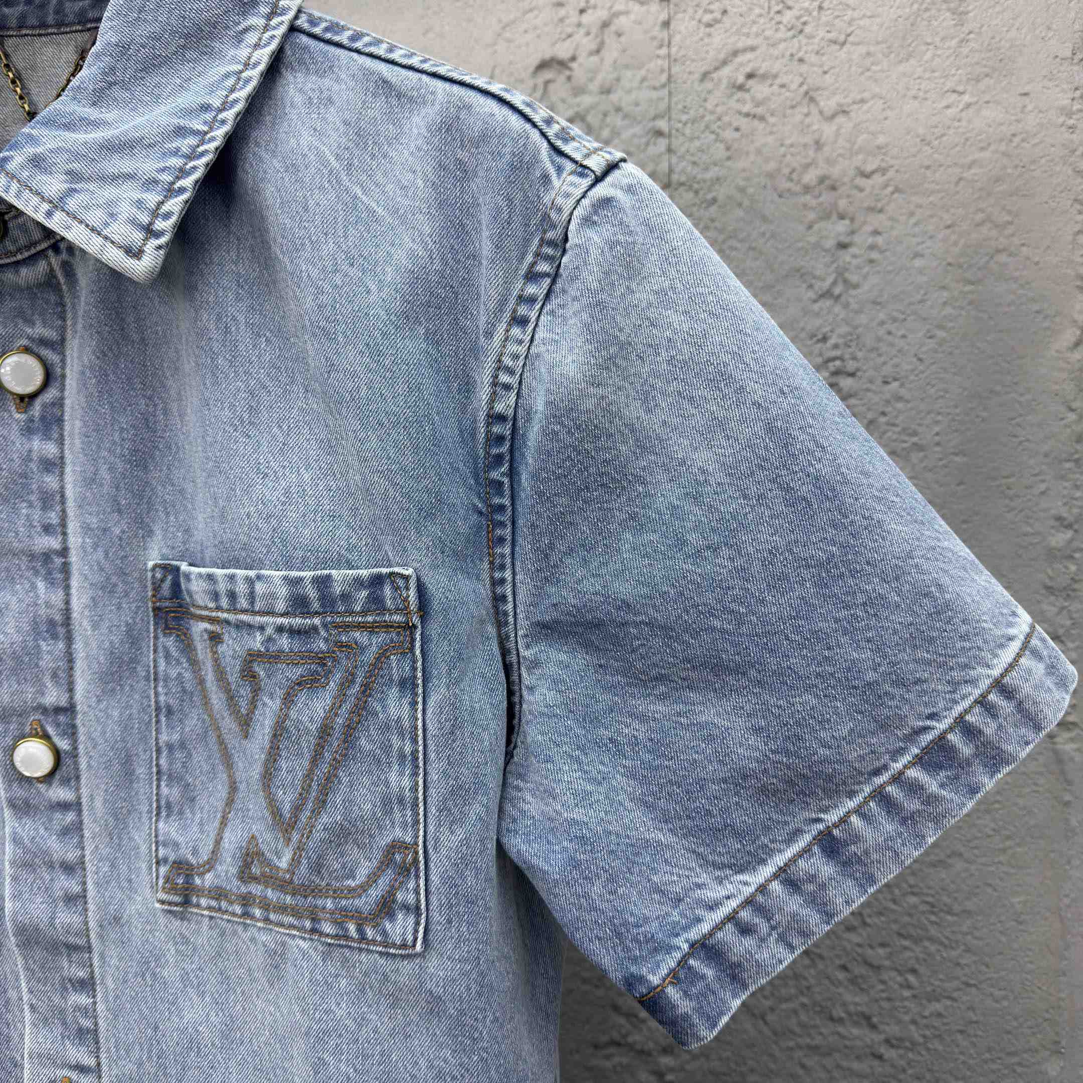 Louis Vuitton Short-Sleeved Denim Shirt  1AGJOP - DopestKickz