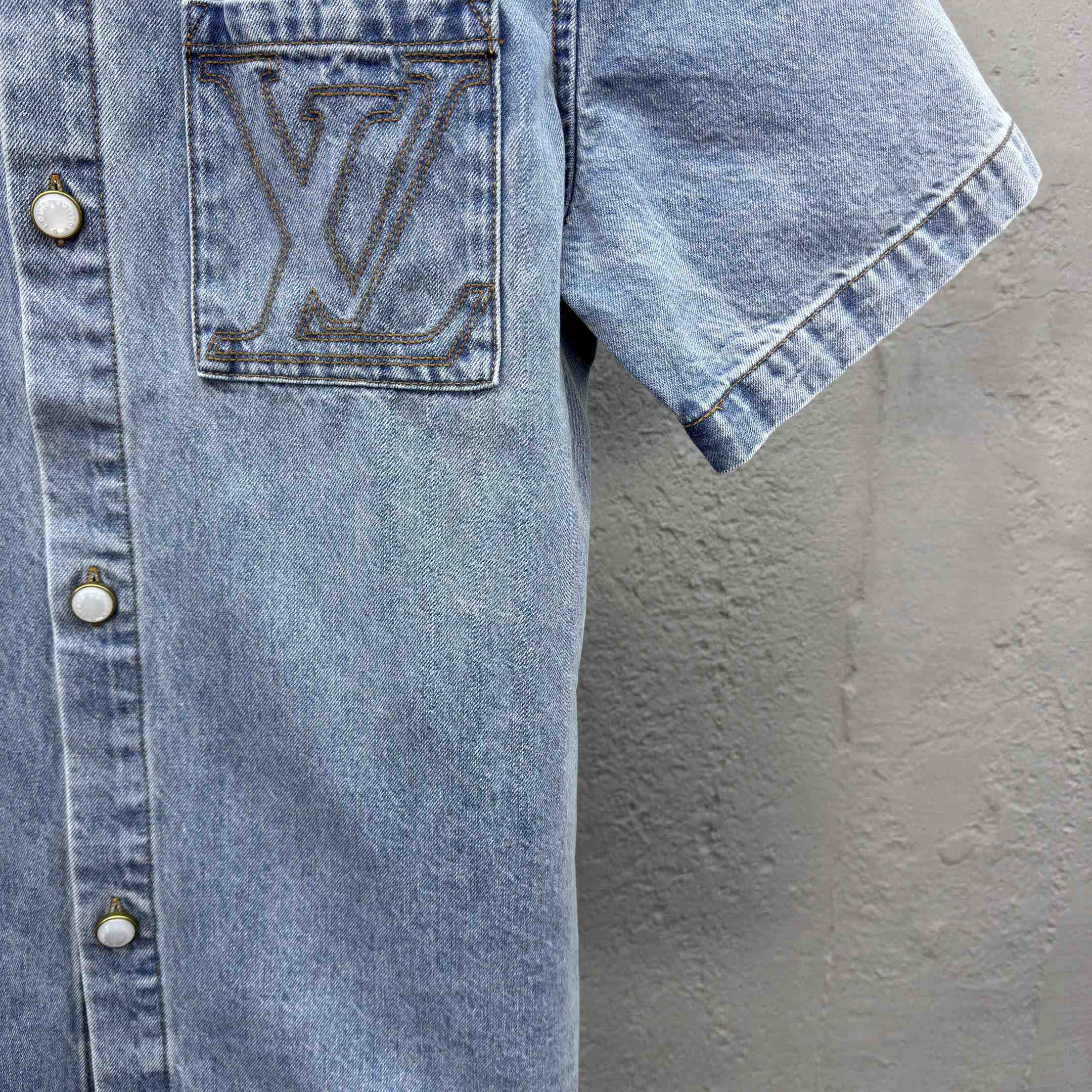 Louis Vuitton Short-Sleeved Denim Shirt  1AGJOP - DopestKickz