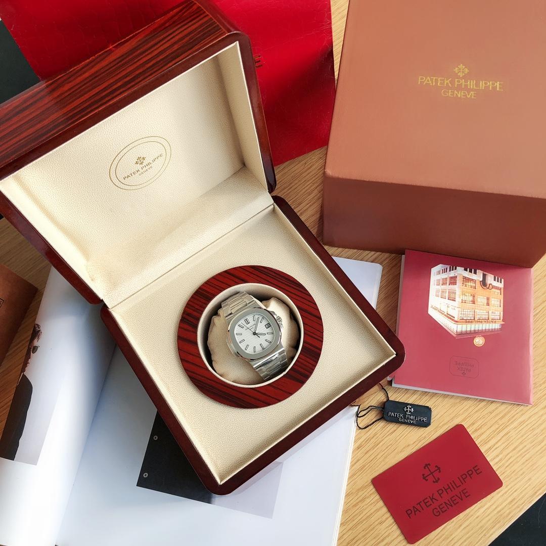 Patek Philippe Nautilus Mens 40mm 5711/1A - DopestKickz