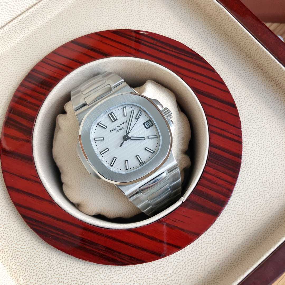 Patek Philippe Nautilus Mens 40mm 5711/1A - DopestKickz