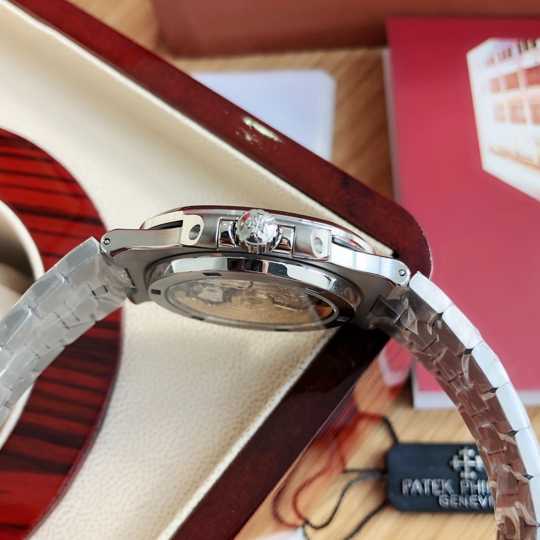 Patek Philippe Nautilus Mens 40mm 5711/1A - DopestKickz