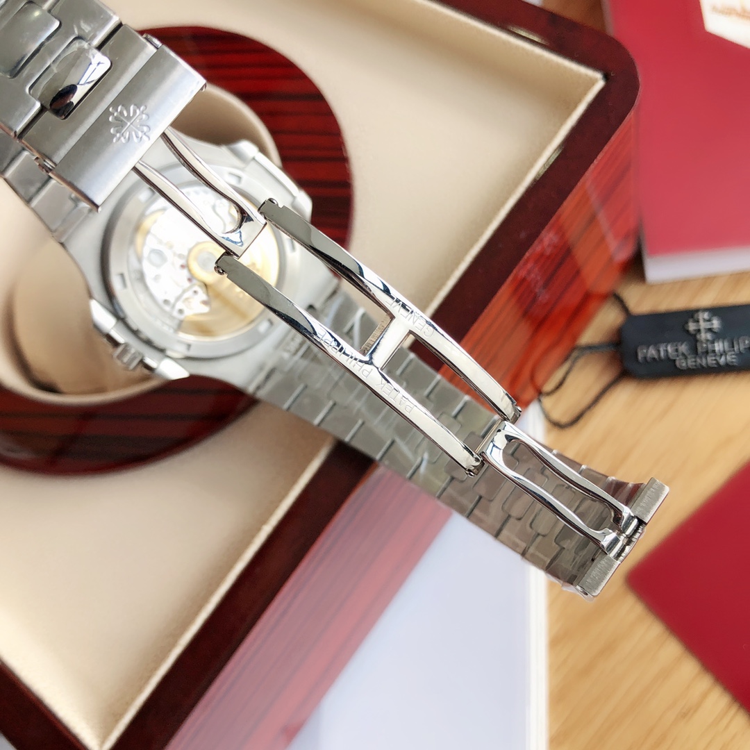 Patek Philippe Nautilus Mens 40mm 5711/1A - DopestKickz